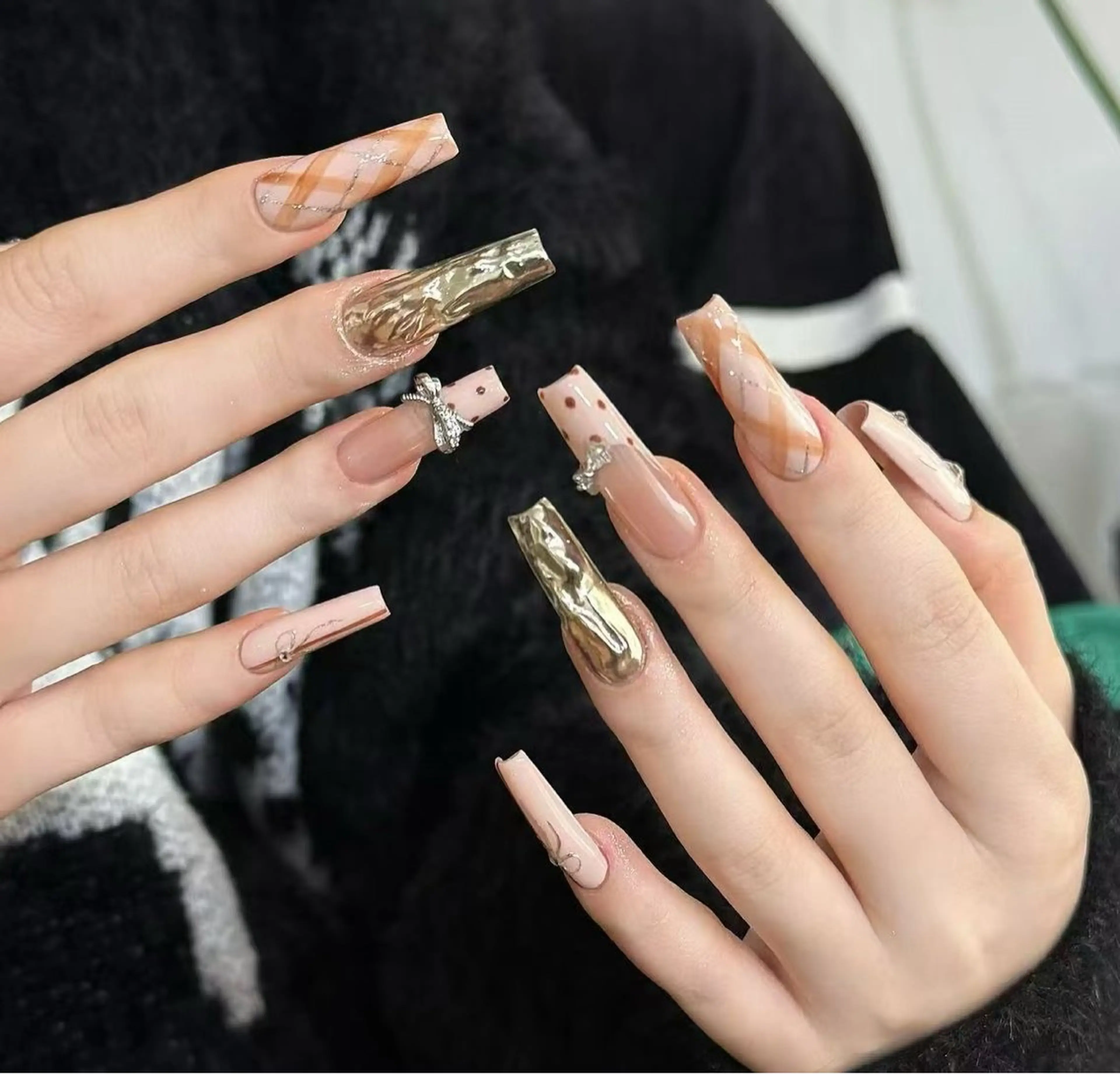 ネイル オーロラネイル フラワーネイル フットネイル フレンチネイル ジェルネイル ハンドネイル BabyYouMi nailのネイルデザイン
