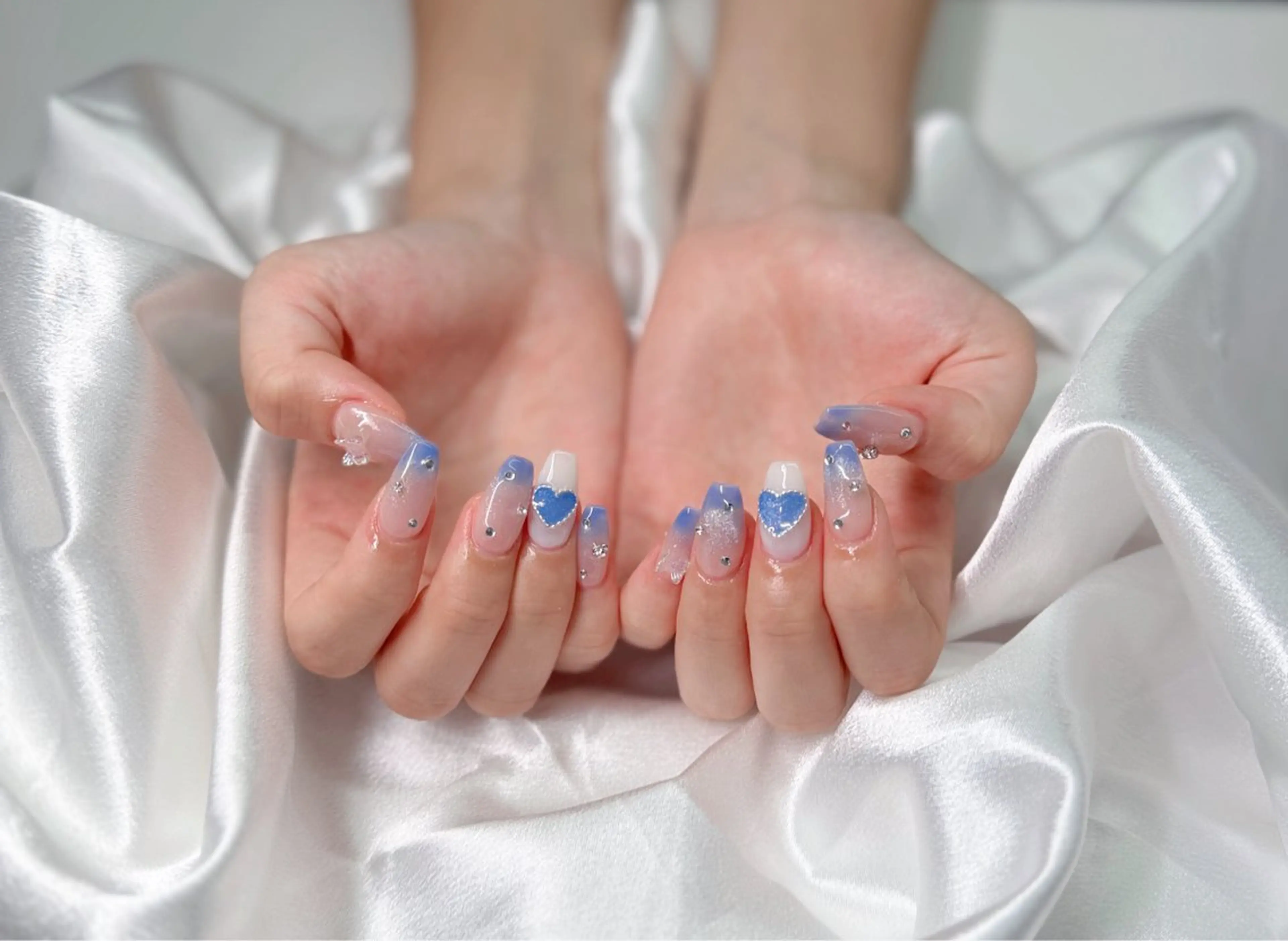 ネイル オーロラネイル チークネイル フットネイル フレンチネイル ジェルネイル ハンドネイル Havi Nailsのネイルデザイン
