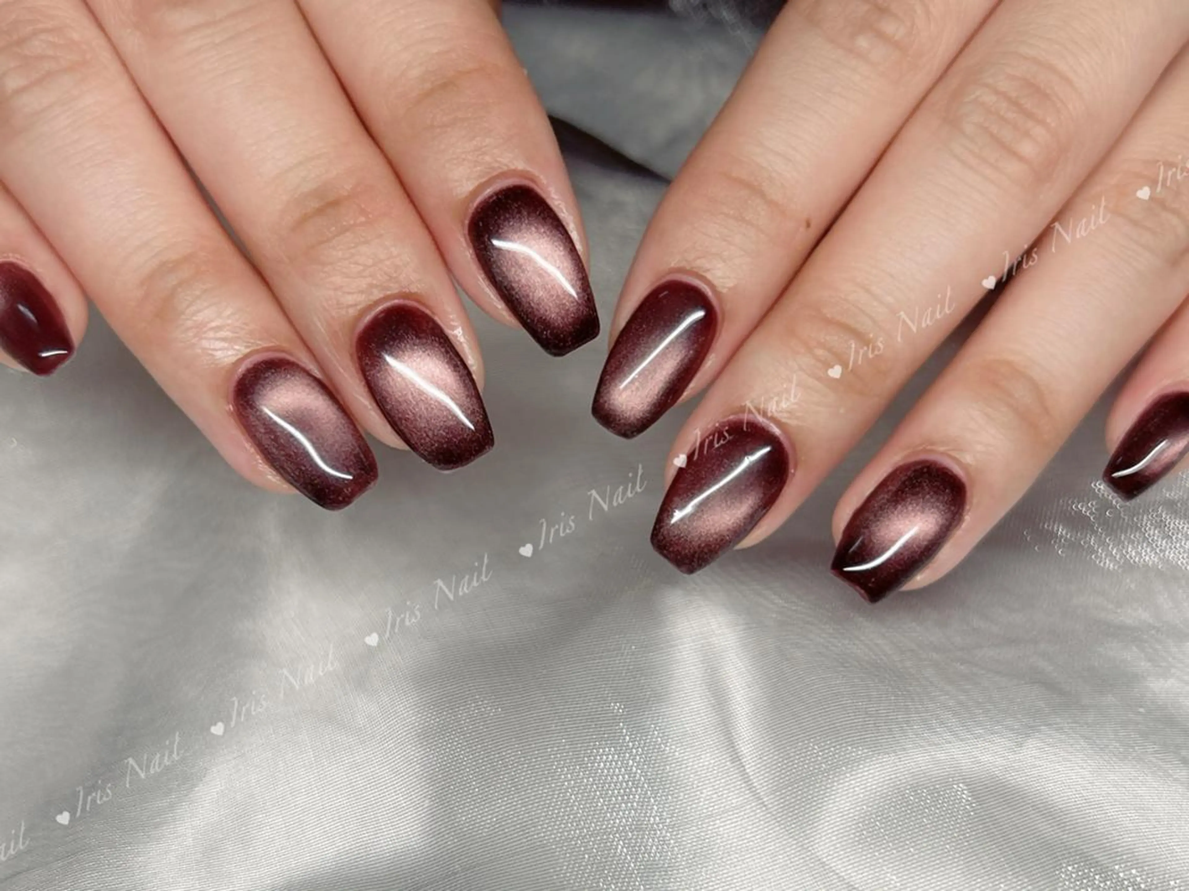 ネイル マグネットネイル 赤色 ハンドネイル ハンドケア 🍒IRIS Nail🌸のネイルデザイン