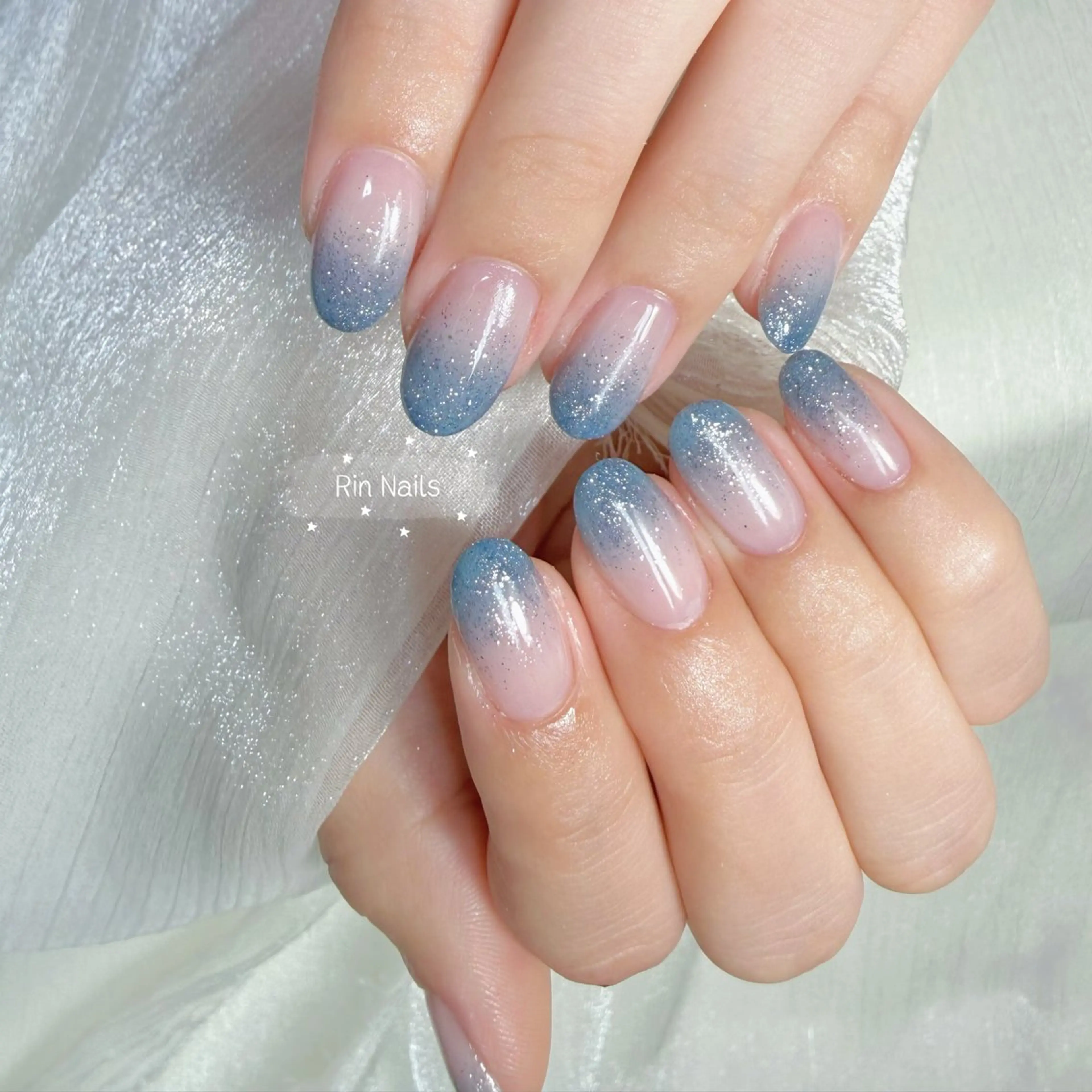 ネイル オーロラネイル ブルー チークネイル フレンチネイル グラデーション RIN NAILS ᥫ᭡Migusaのネイルデザイン