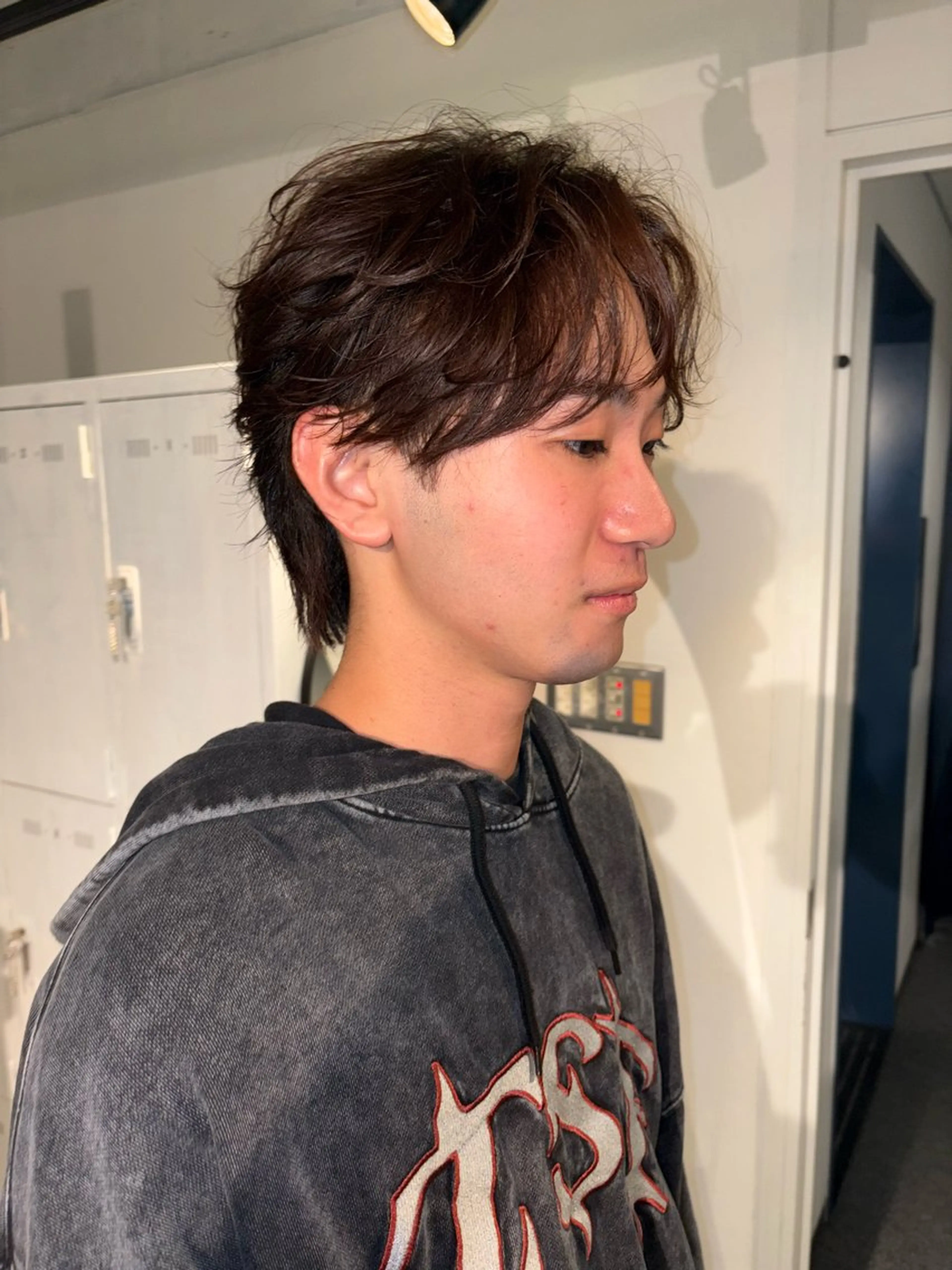 ミディアム パーマ メンズ ミディアムパーマ センターパート ダウンパーマ フェザーパーマ カルマパーマ 名駅/フェザーパーマ 韓国ヘア/森岡のヘアスタイル