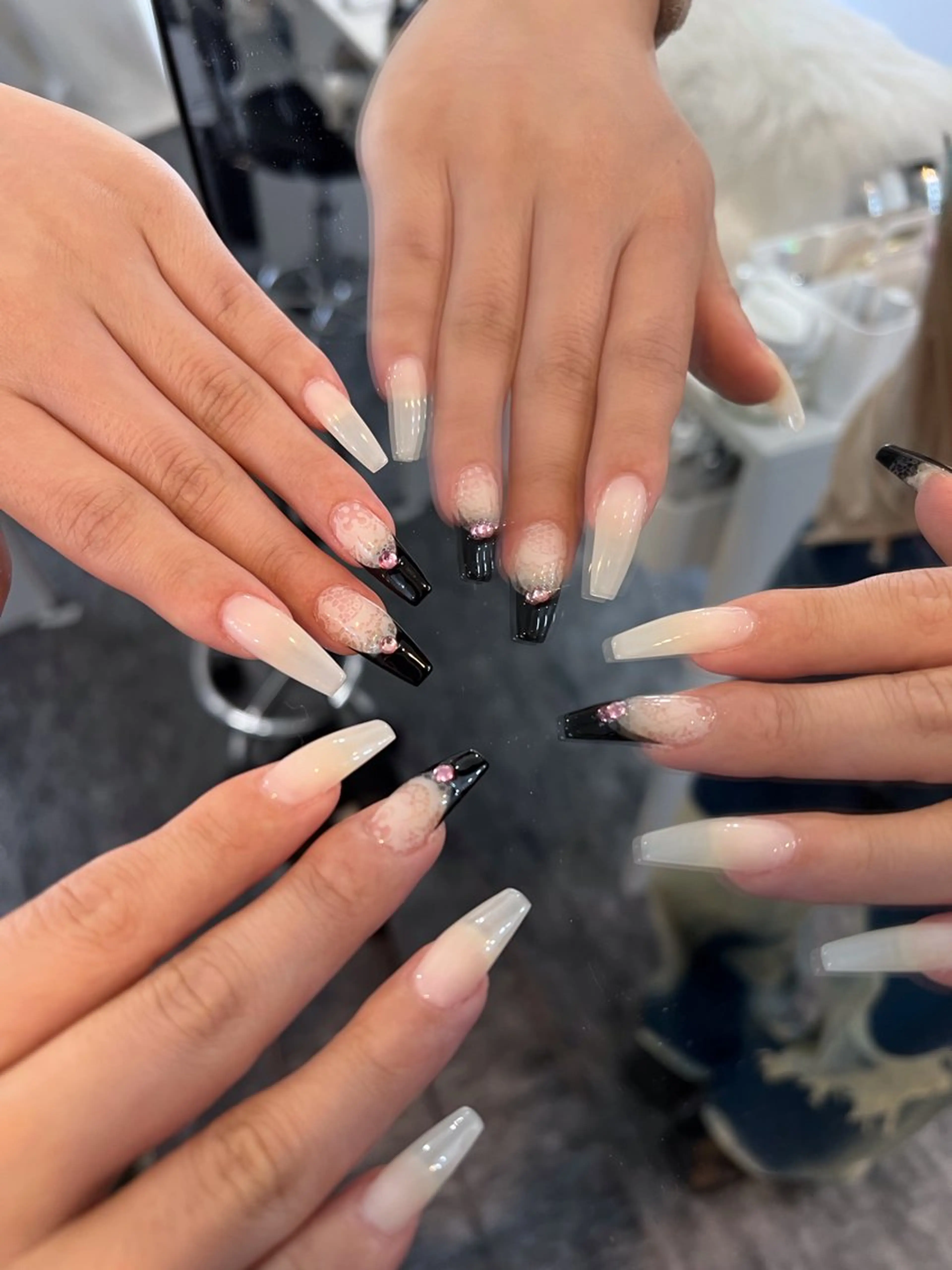 ネイル オーロラネイル ボルドー ブラウン 氷ネイル・うるうるネイル キラキラネイル ハンドネイル Sora  Nail 長さ出し専門店のネイルデザイン