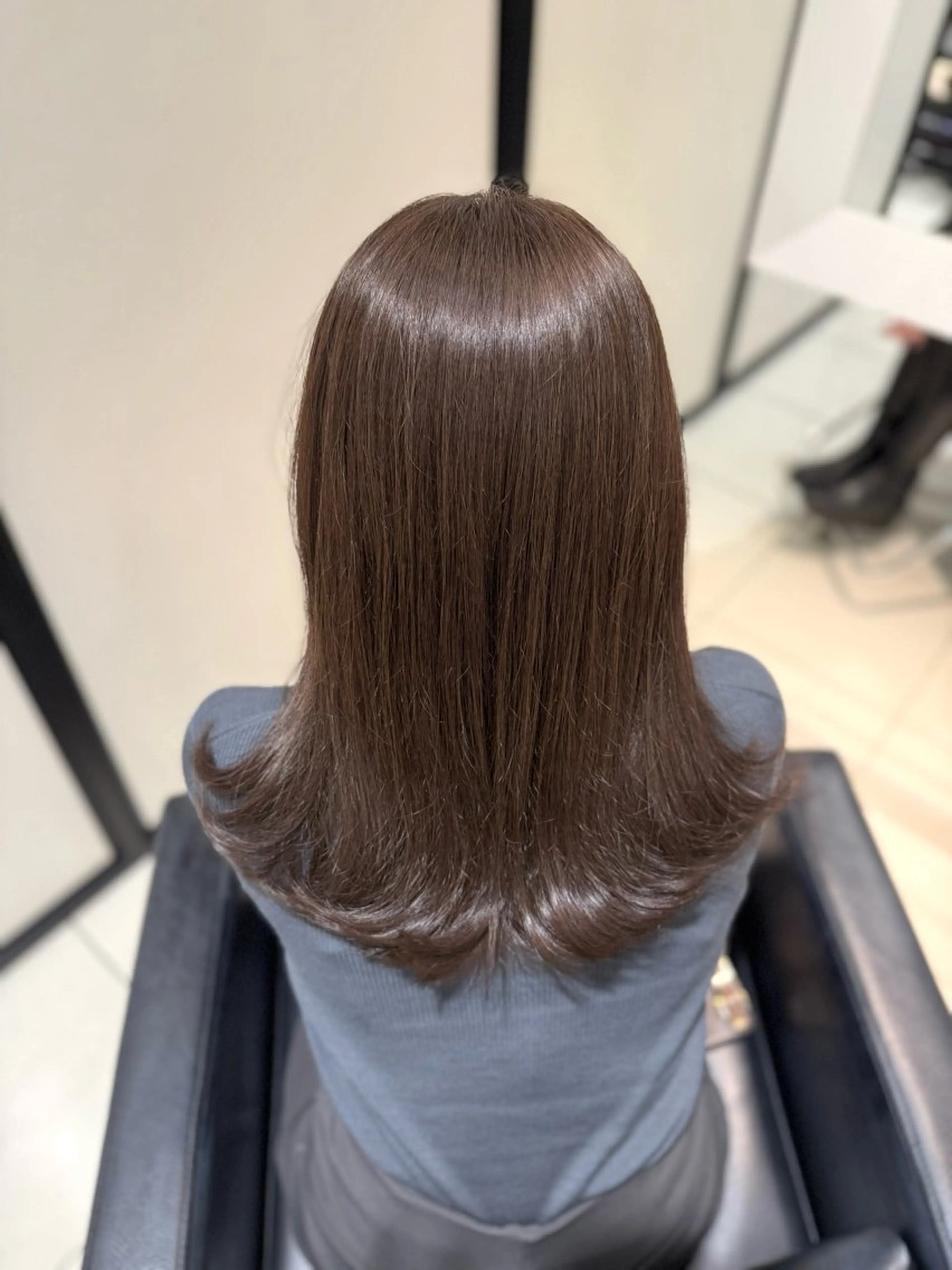 ミディアム カラー アッシュ ベージュカラー ブリーチ ブリーチなしカラー カット ヘアカラー トリートメント グレージュ/レイヤー /韓国ヘア/RISAのヘアスタイル