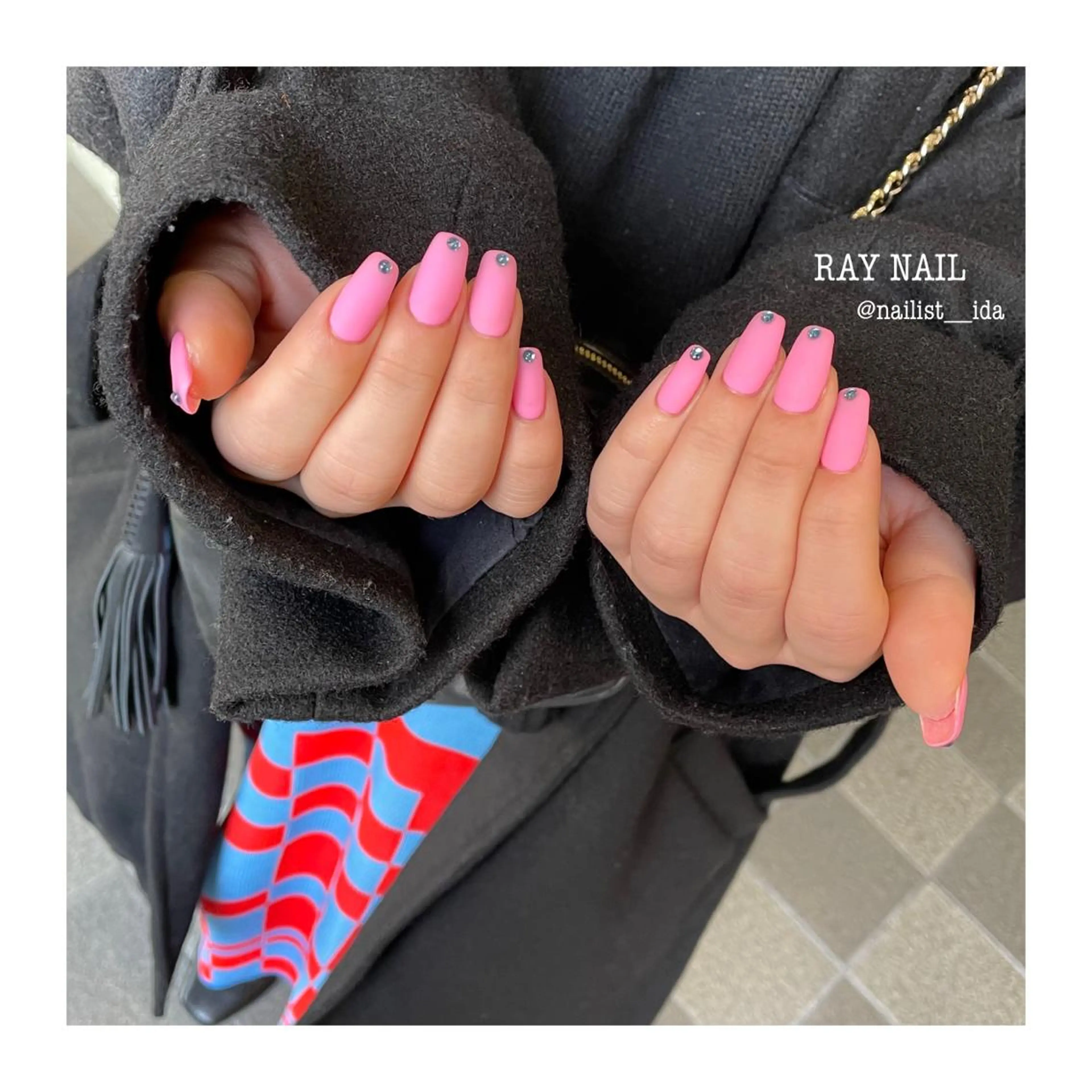 ネイル ワンカラーネイル ピンク ストーンネイル Arowa 伊田のネイルデザイン