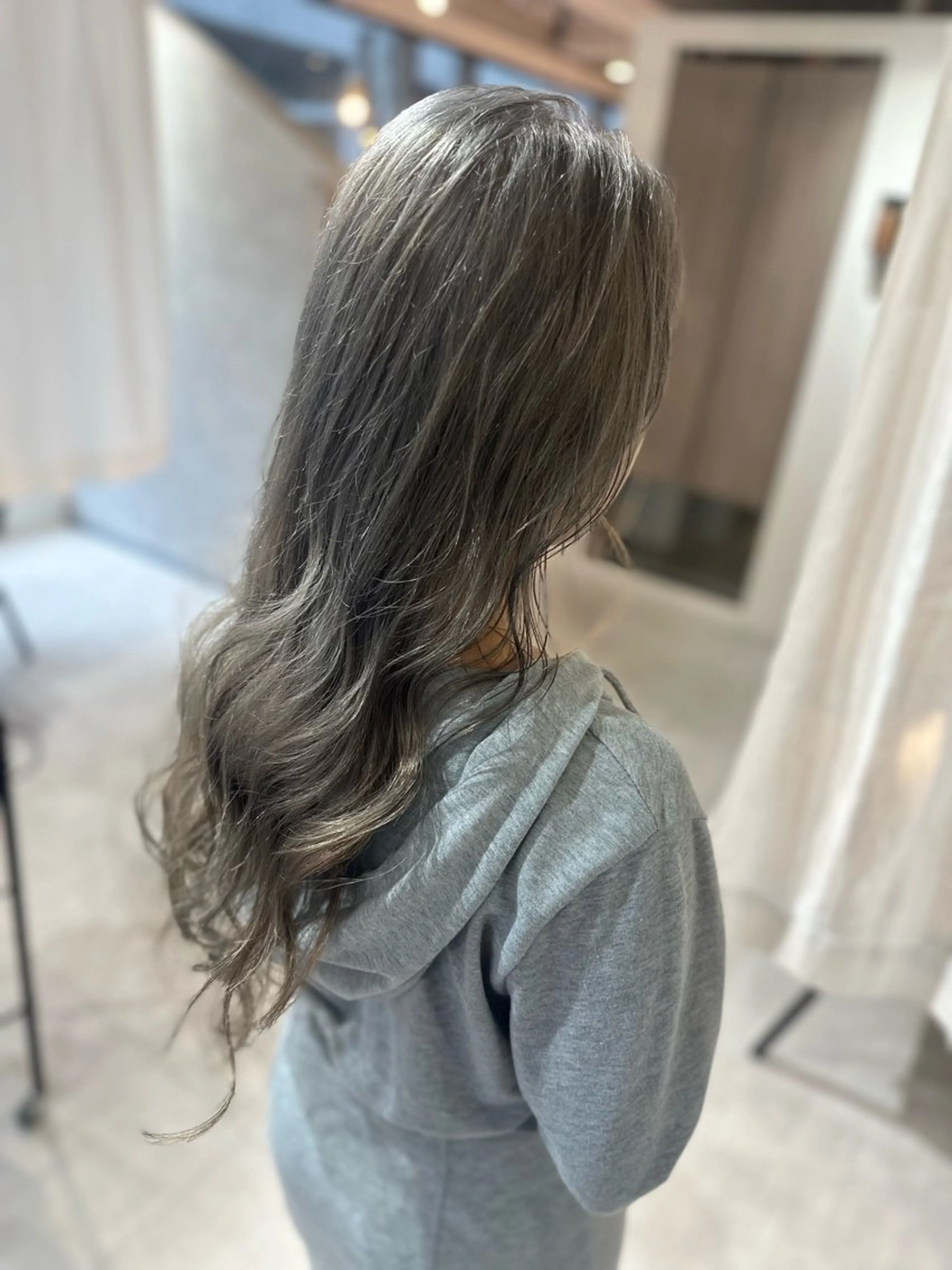 ロング カラー ベージュカラー ブリーチ ブロンド グレージュ ハイトーンカラー ハイトーンカラー 特化/悠希のヘアスタイル