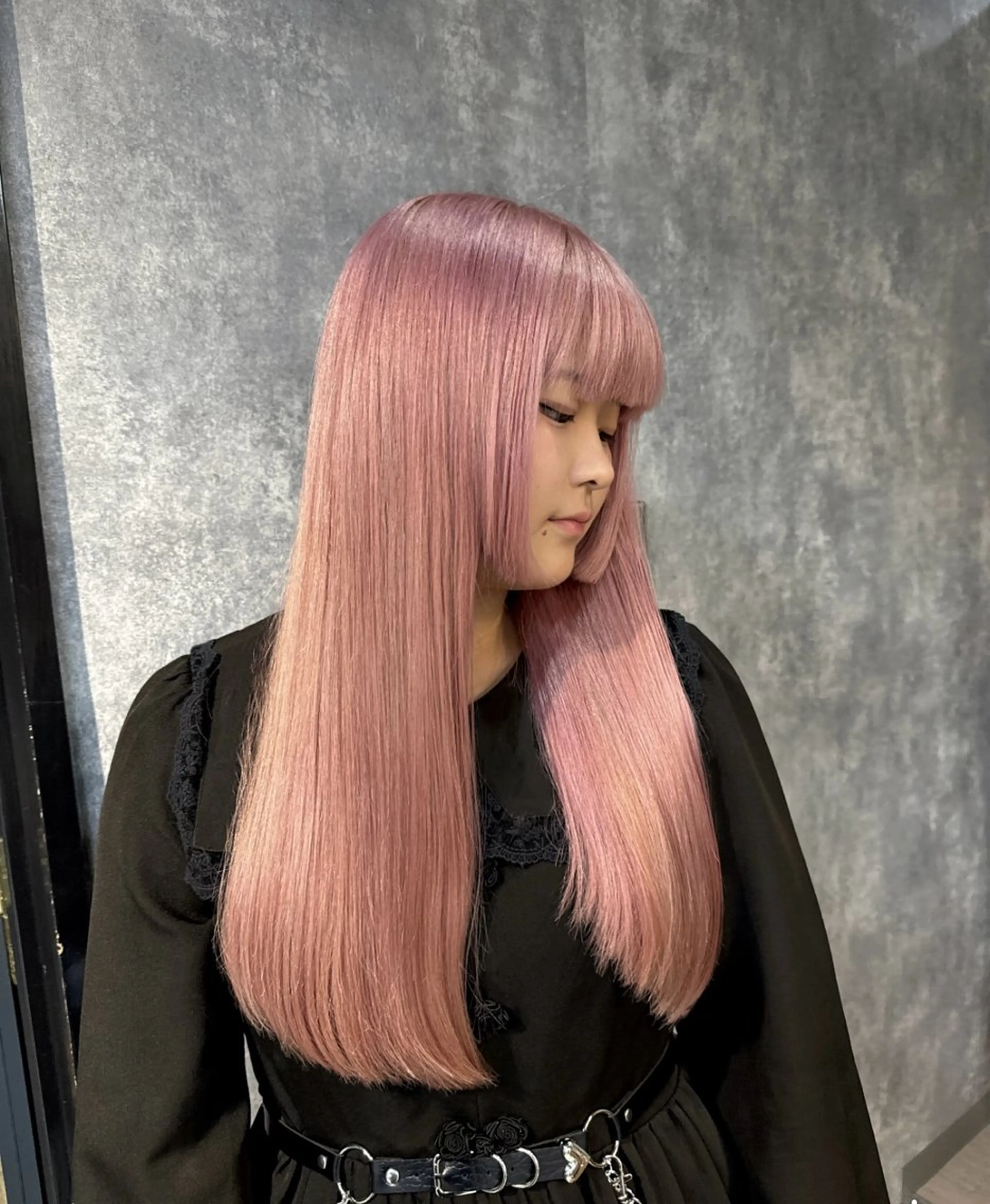 ロング カラー 切りっぱなしボブ ブリーチ ケアブリーチ イヤリングカラー ハイトーンカラー 【.ico】心斎橋/ ウルフ/飛田ゆうきのヘアスタイル