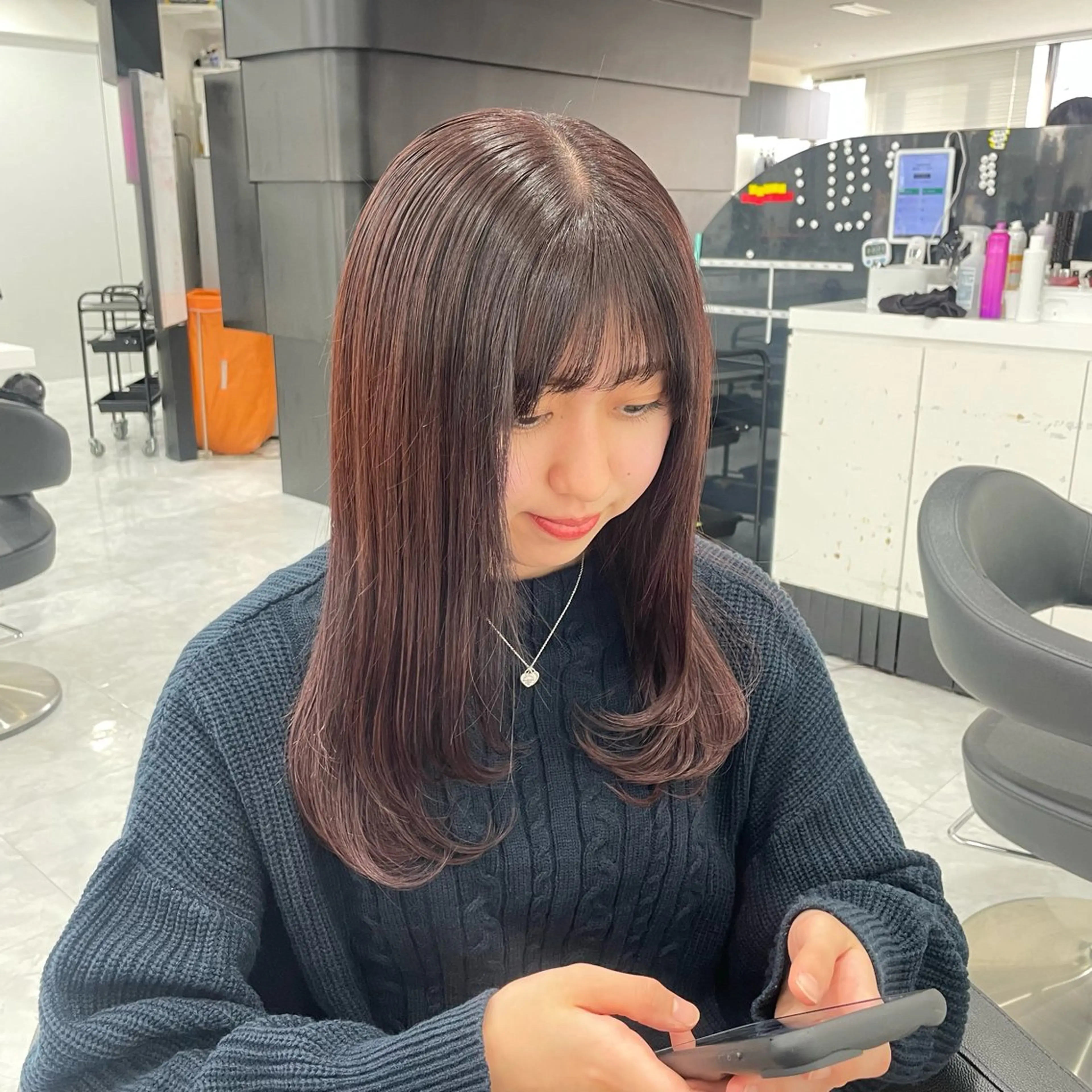 ロング カラー 顔まわりレイヤー 顔周りカット レイヤーカット ブリーチなし🩶 グレージュのヘアスタイル
