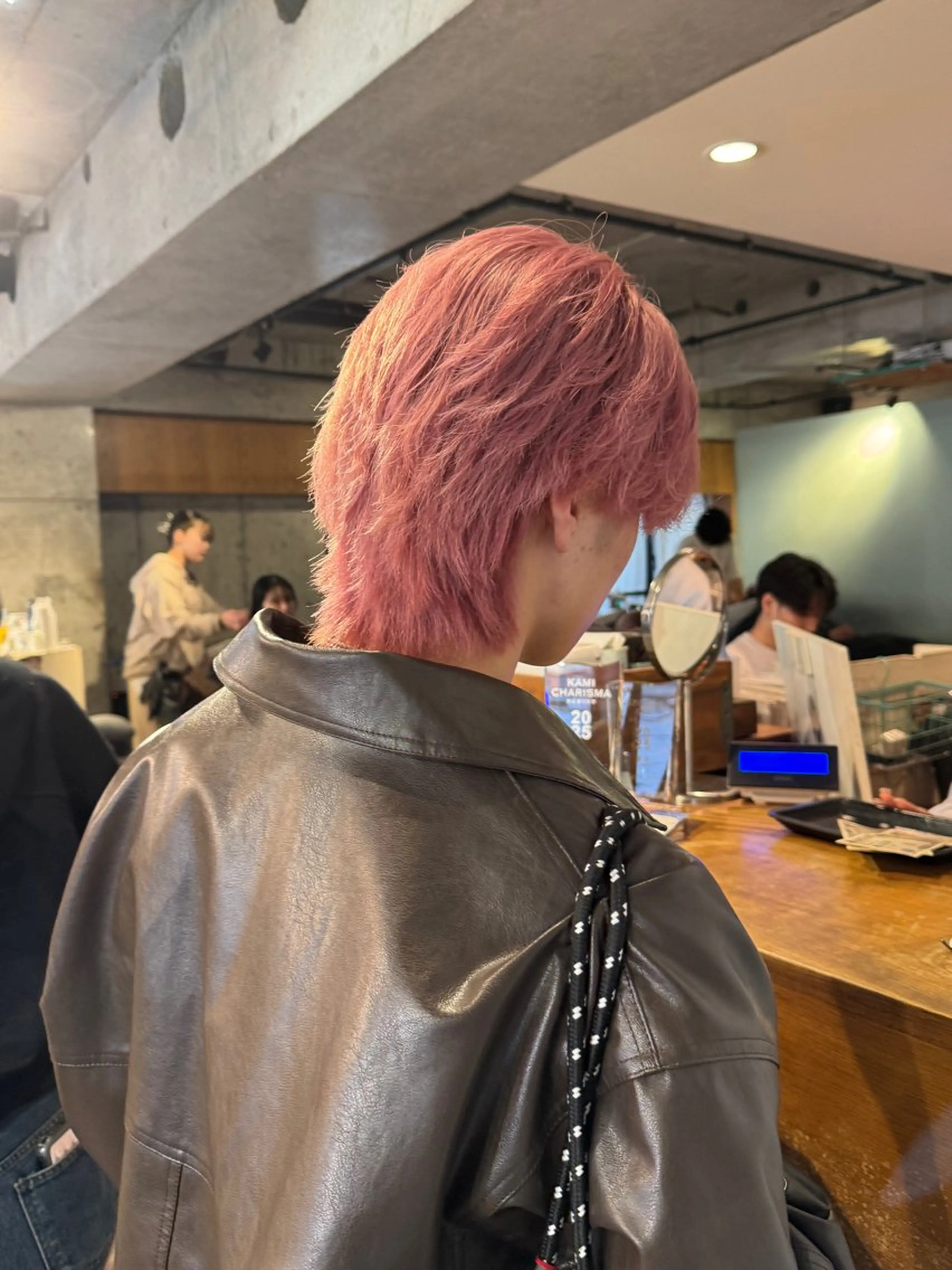 メンズ ブリーチカラー/ブロ ンドレイヤーカットのヘアスタイル