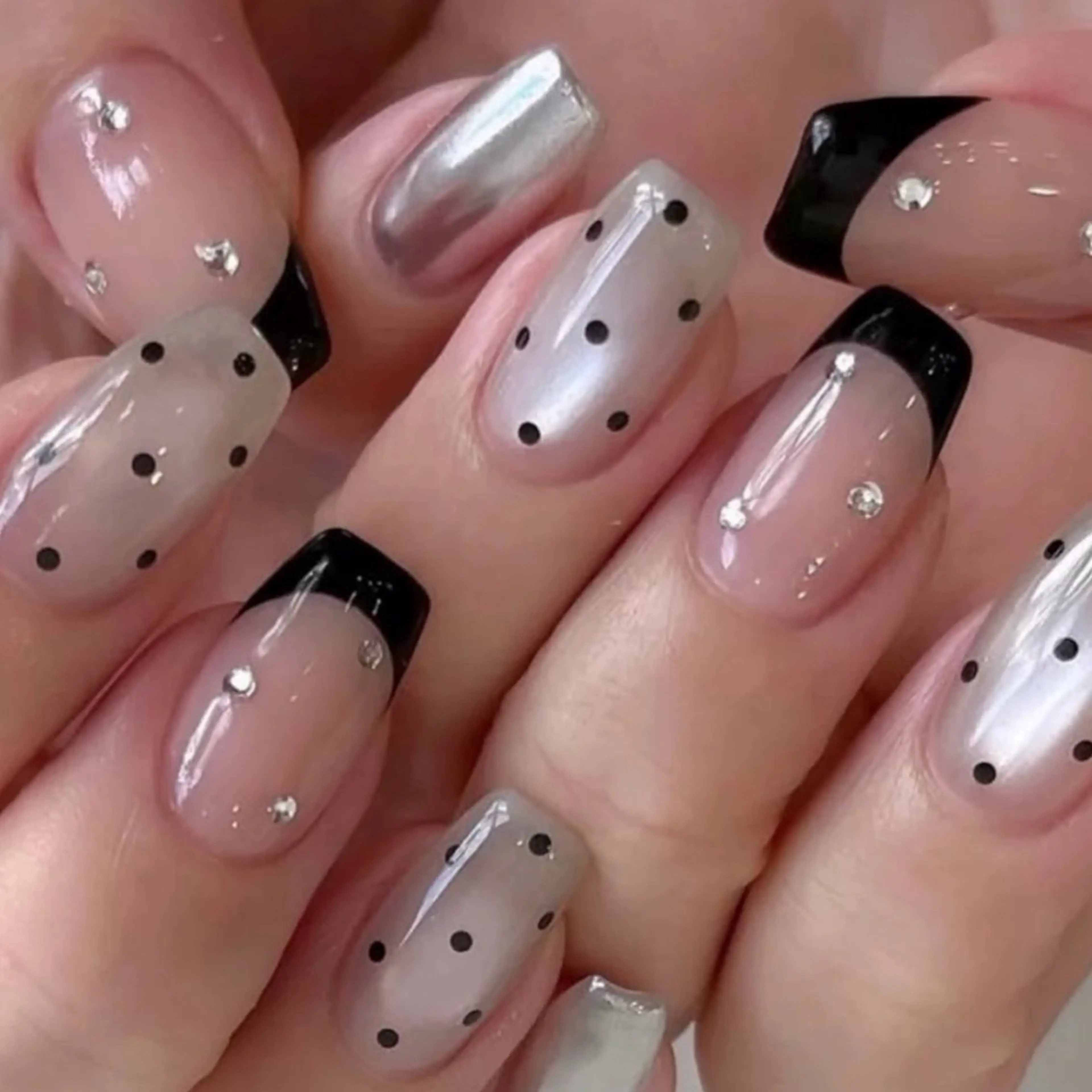 ネイル べっ甲ネイル ボルドー フットネイル フレンチネイル キラキラネイル ハンドネイル Queeens nailのネイルデザイン