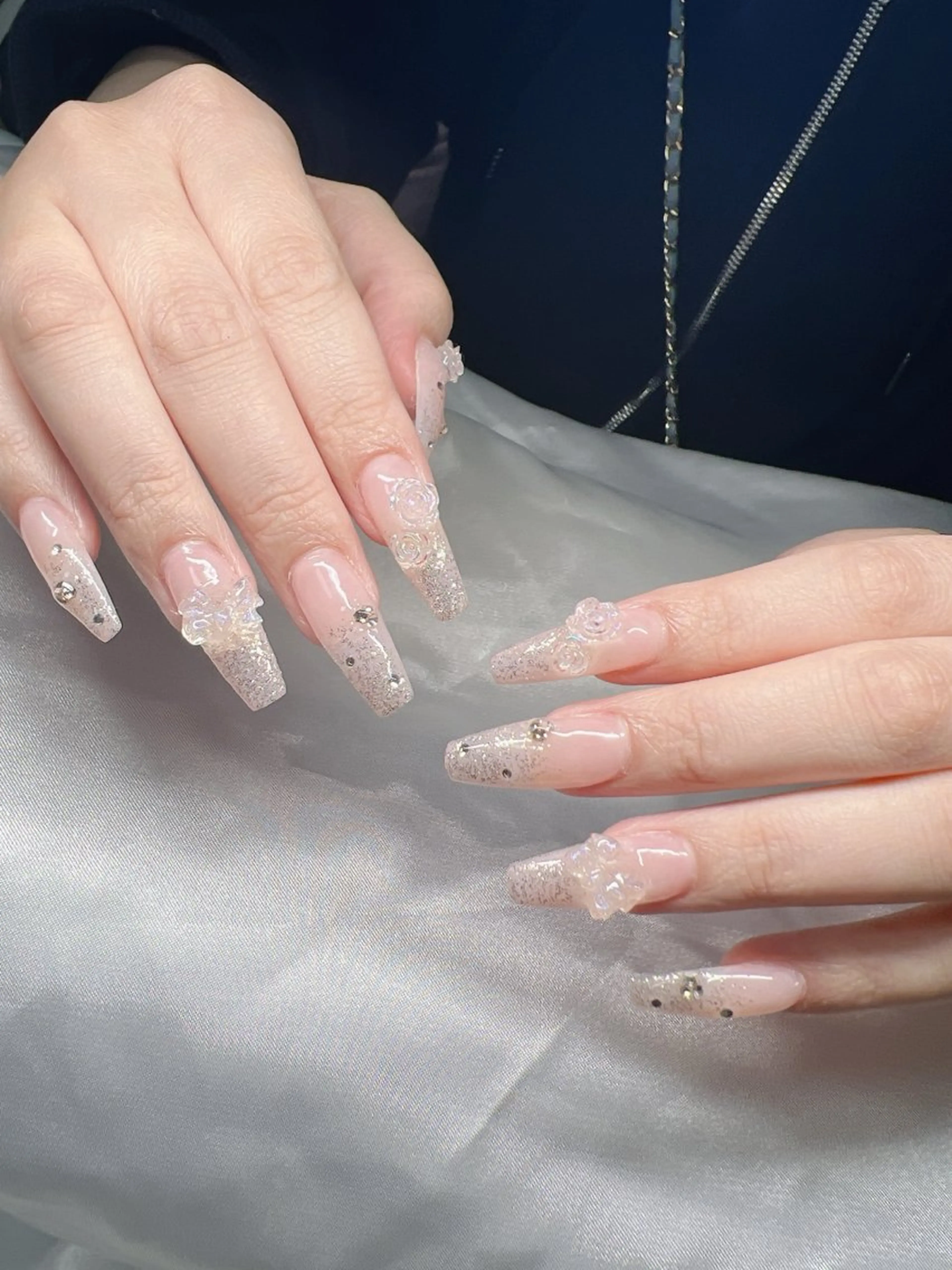 ネイル 長さ出し グラデーション 卒業式 キラキラネイル マグネットネイル Lee Nailsのネイルデザイン