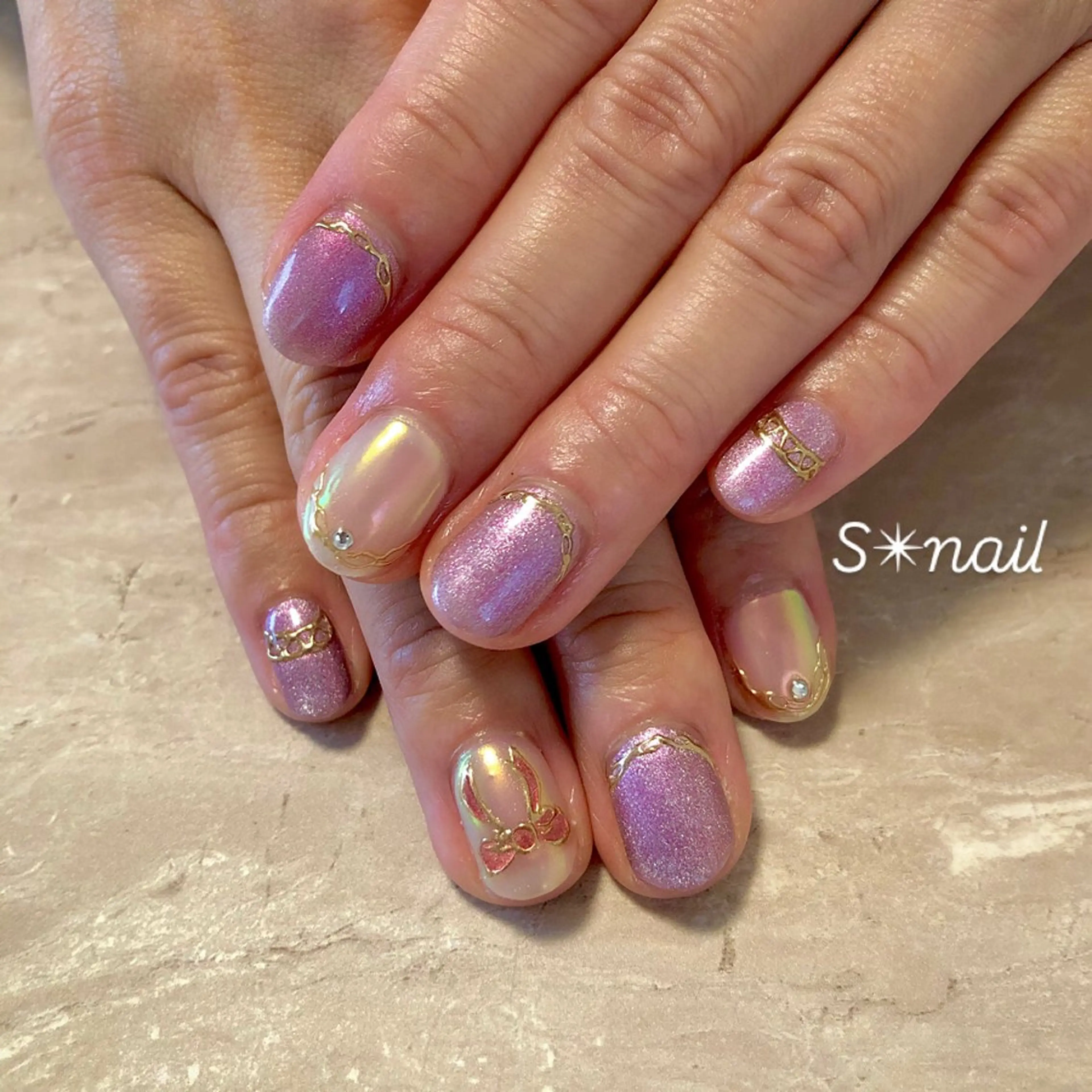 ネイル オーロラネイル パープル リボン S nailのネイルデザイン