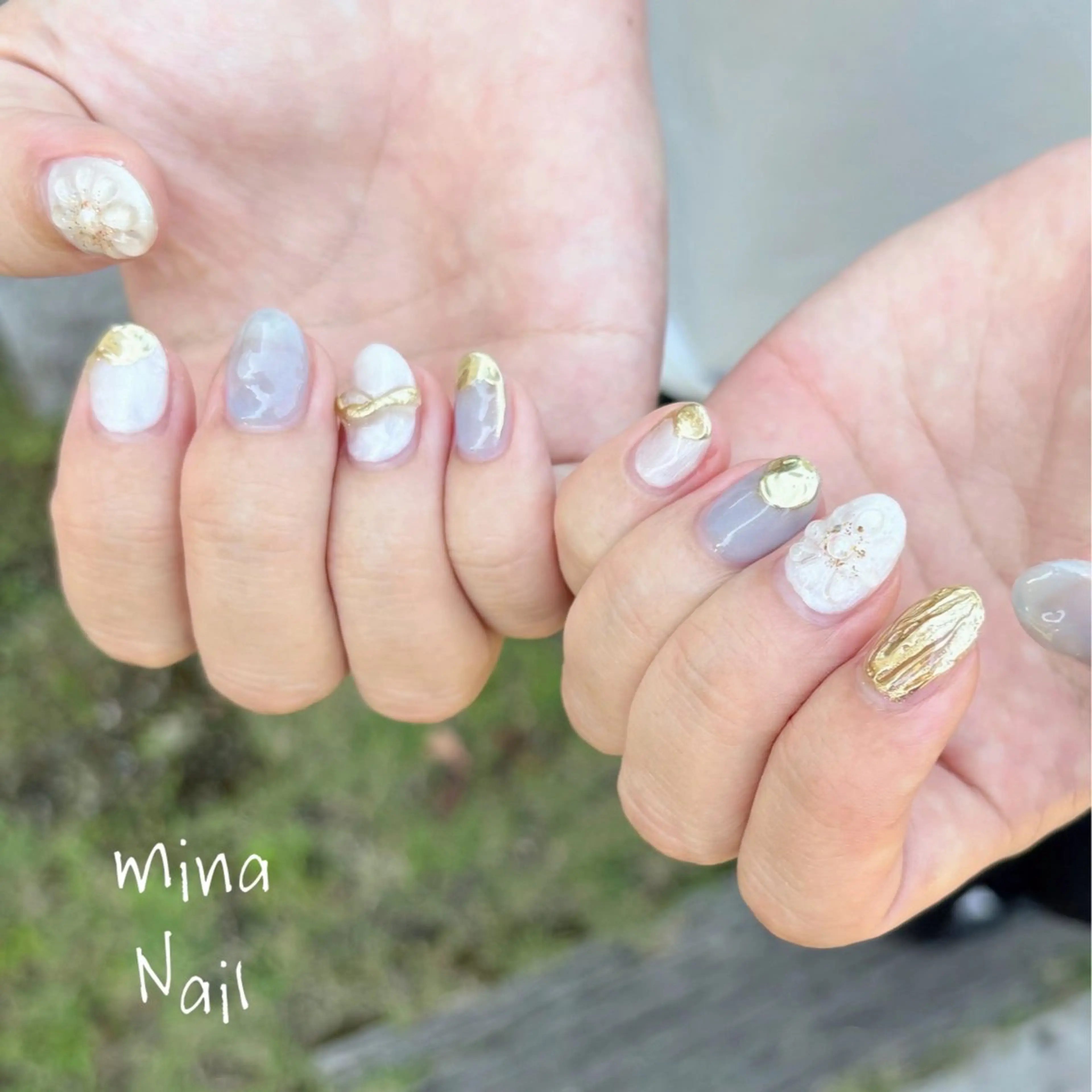 ネイル アートネイル ブルー ゴールド ミラーネイル ぷっくりネイル mina Nailのネイルデザイン