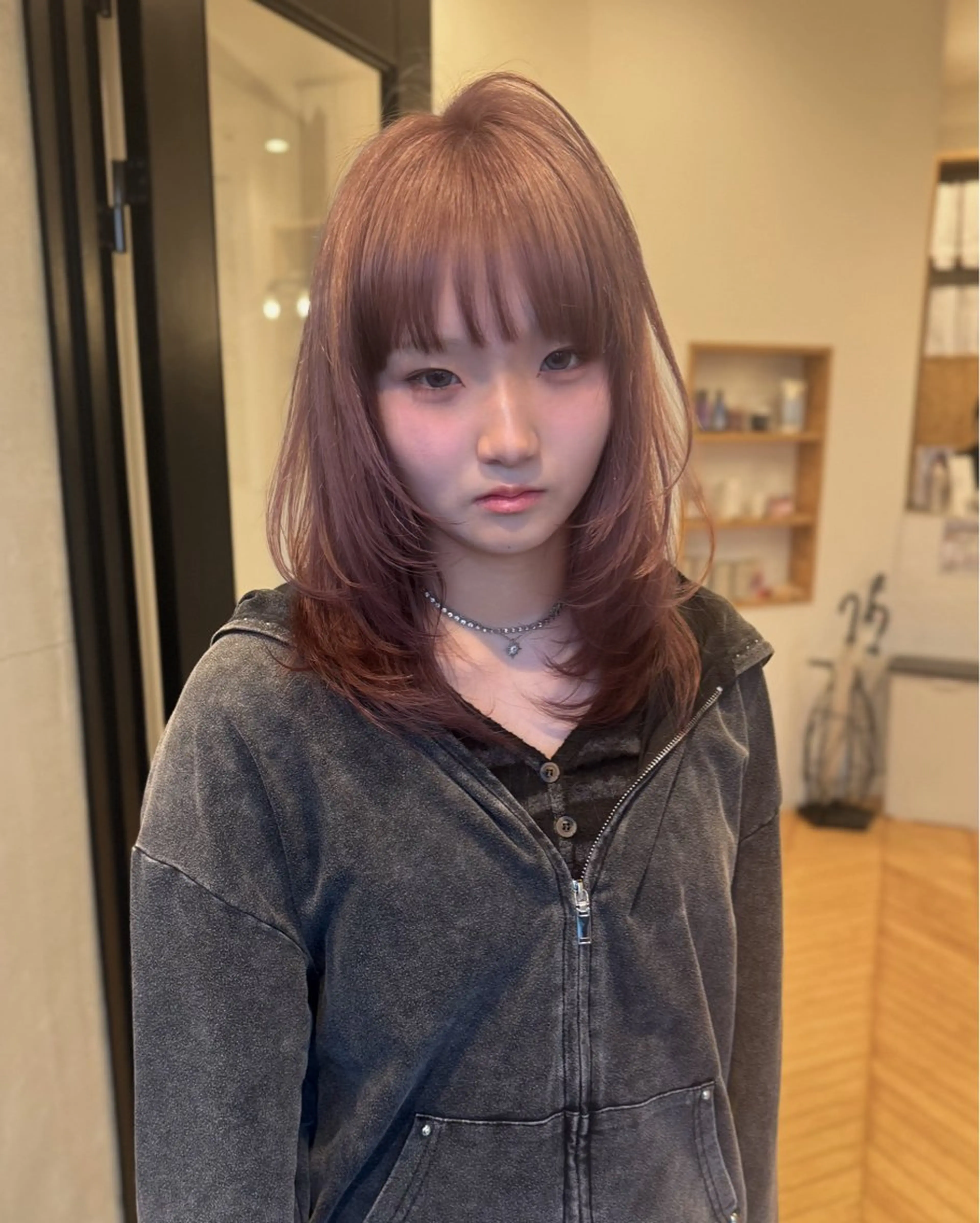 ミディアム ベージュカラー/長岡 レイヤーカット/コウのヘアスタイル