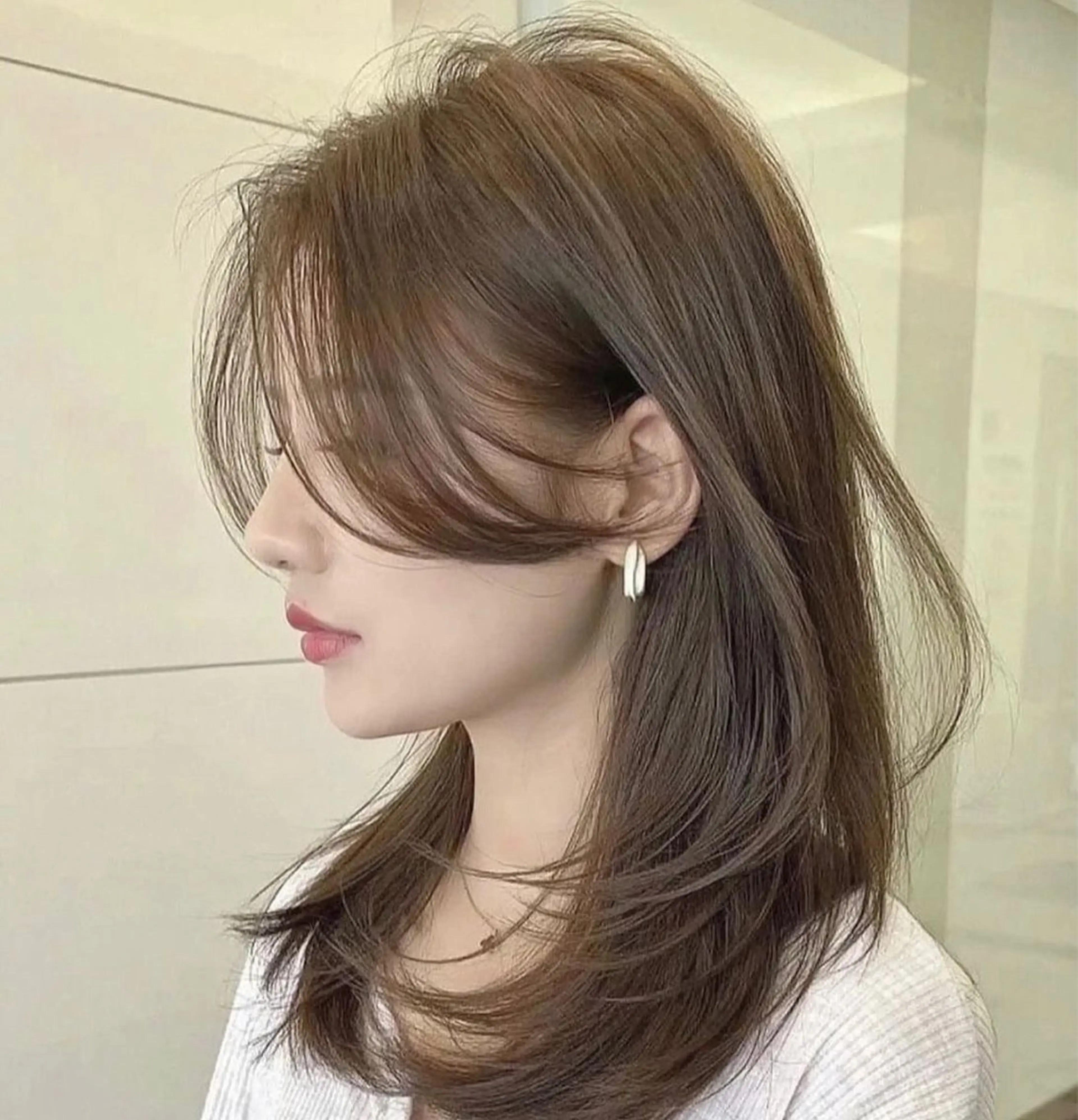 セミロング アッシュ くびれヘア 顔まわりレイヤー ハイレイヤー 髪質改善 梅田縮毛矯正◻︎髪質 改善◻︎細見　了眞のヘアスタイル