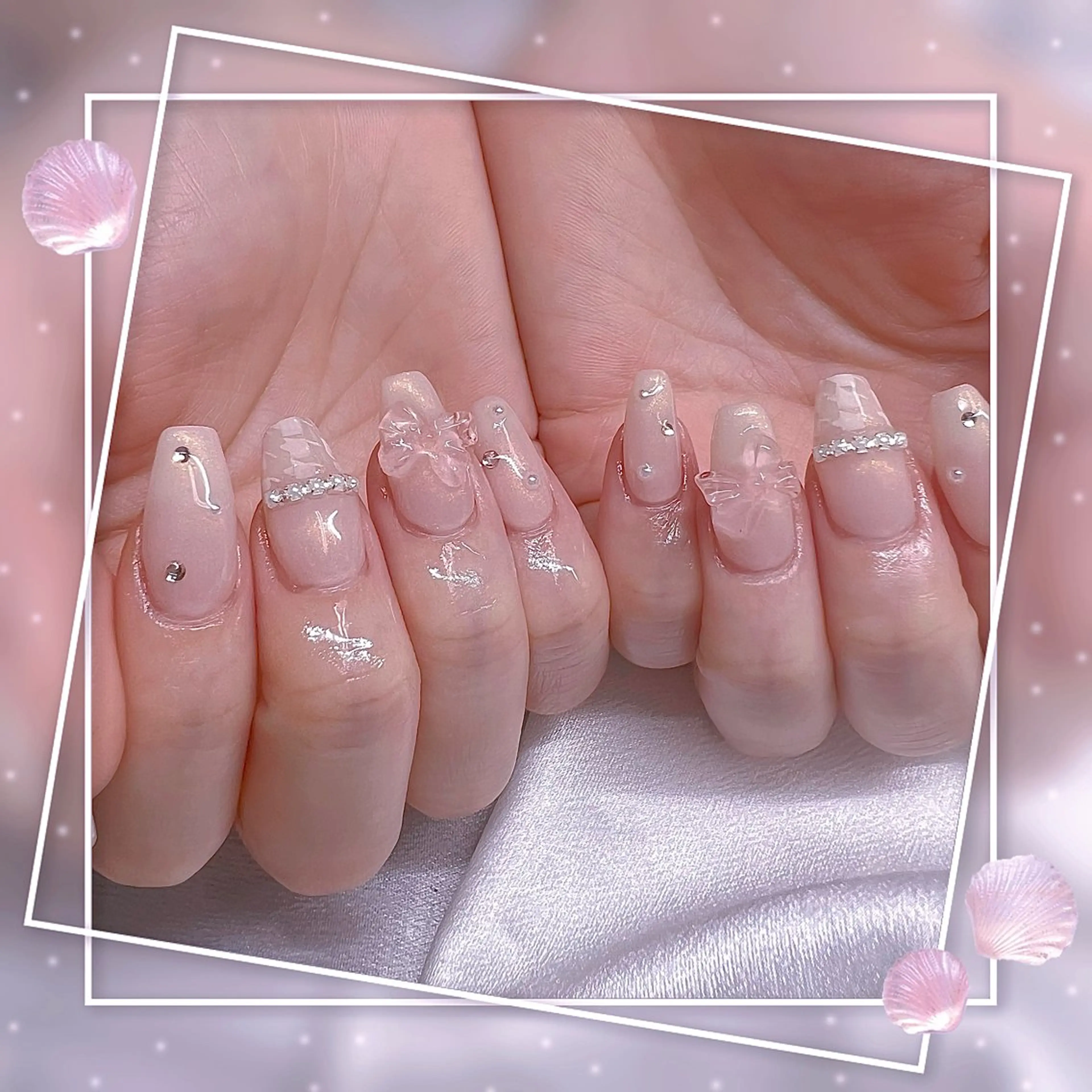 ネイル フレンチネイル グラデーション キラキラネイル 韓国ネイル マグネットネイル ハンドネイル ハンドケア Chill Nailsalonのネイルデザイン