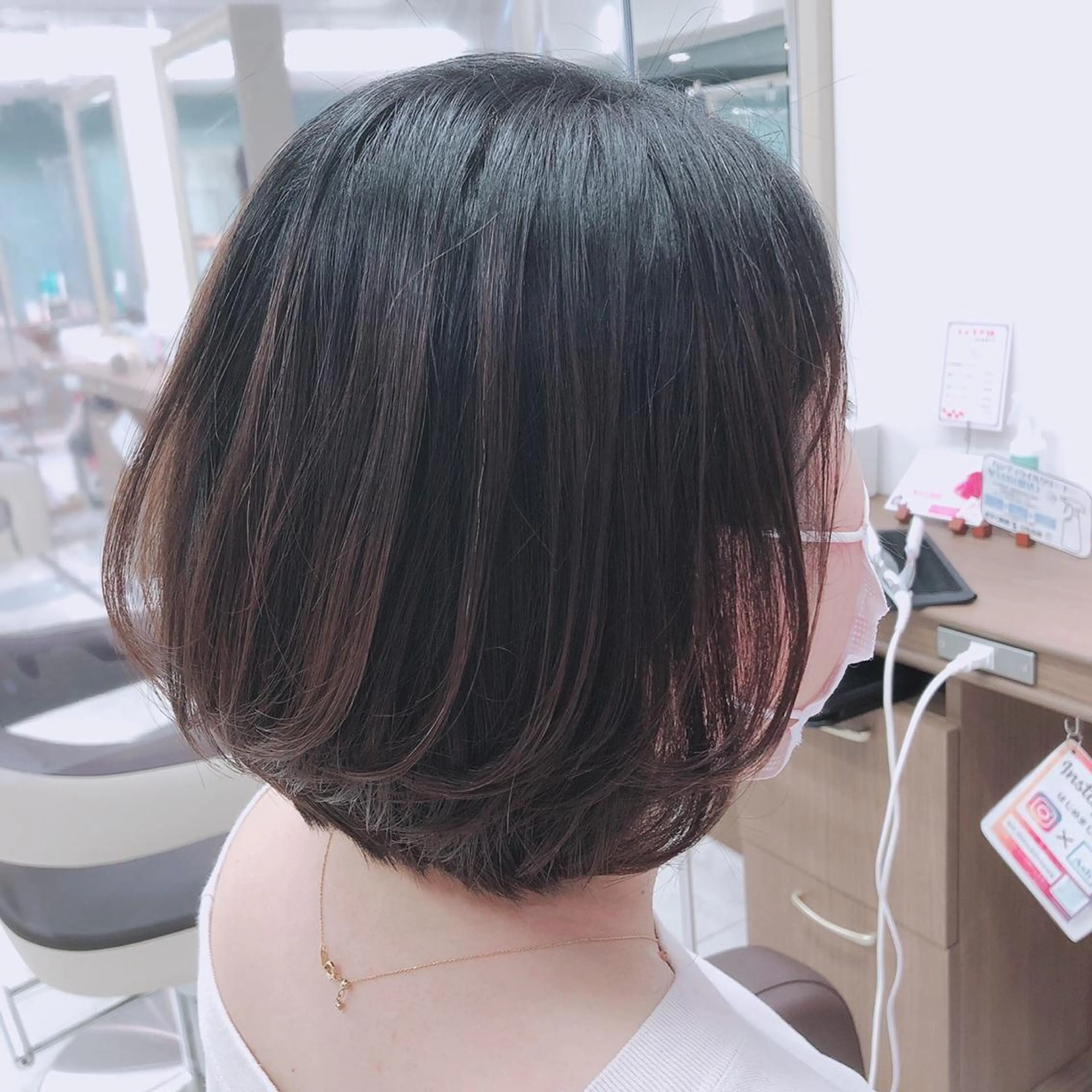 セミロング 渡部凌我 小顔ウルフ ハイトーンカラーのヘアスタイル