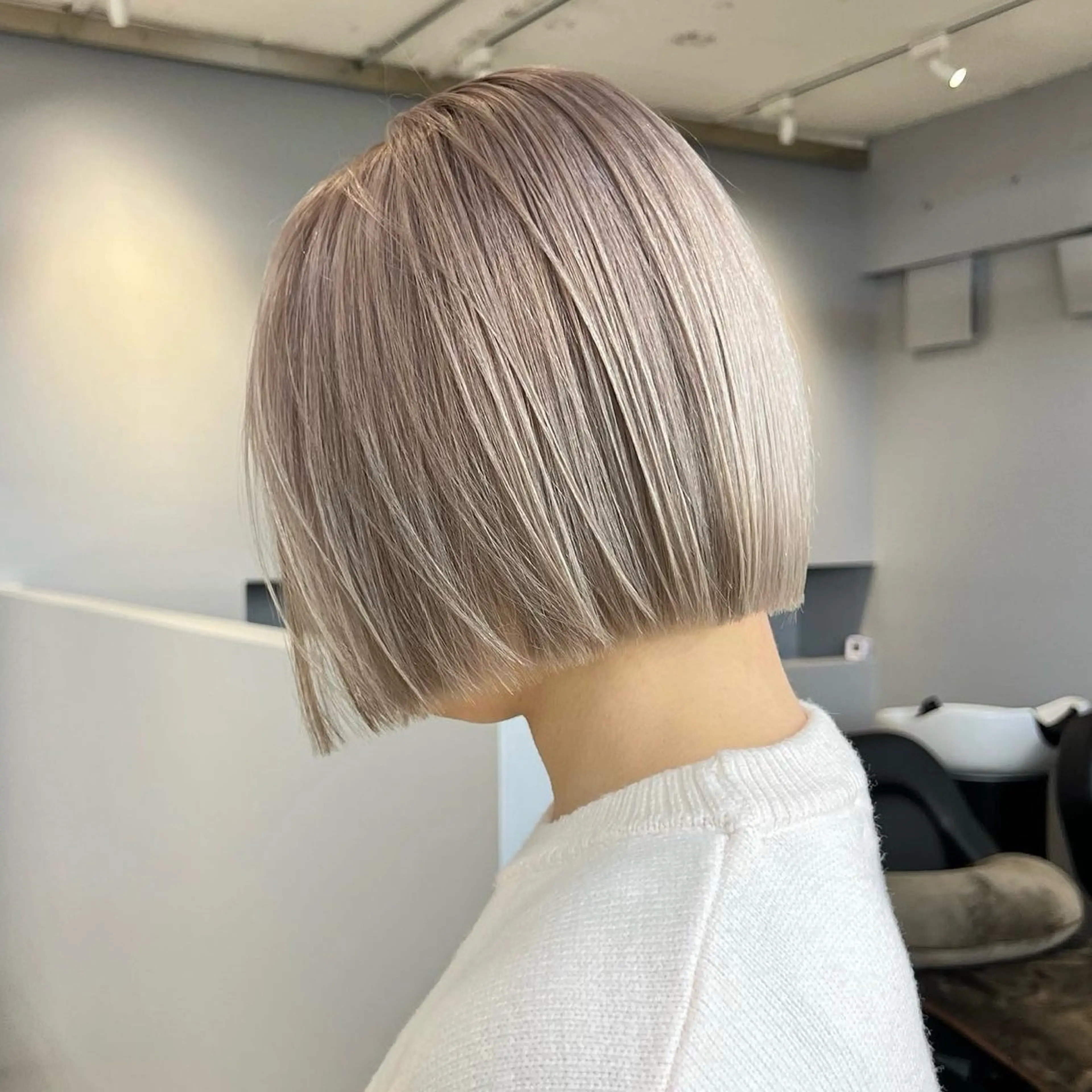 ショート カラー シルバー ホワイトシルバー カット ヘアカラー ムラ修正💎 艶髪ハイトーン💎のヘアスタイル