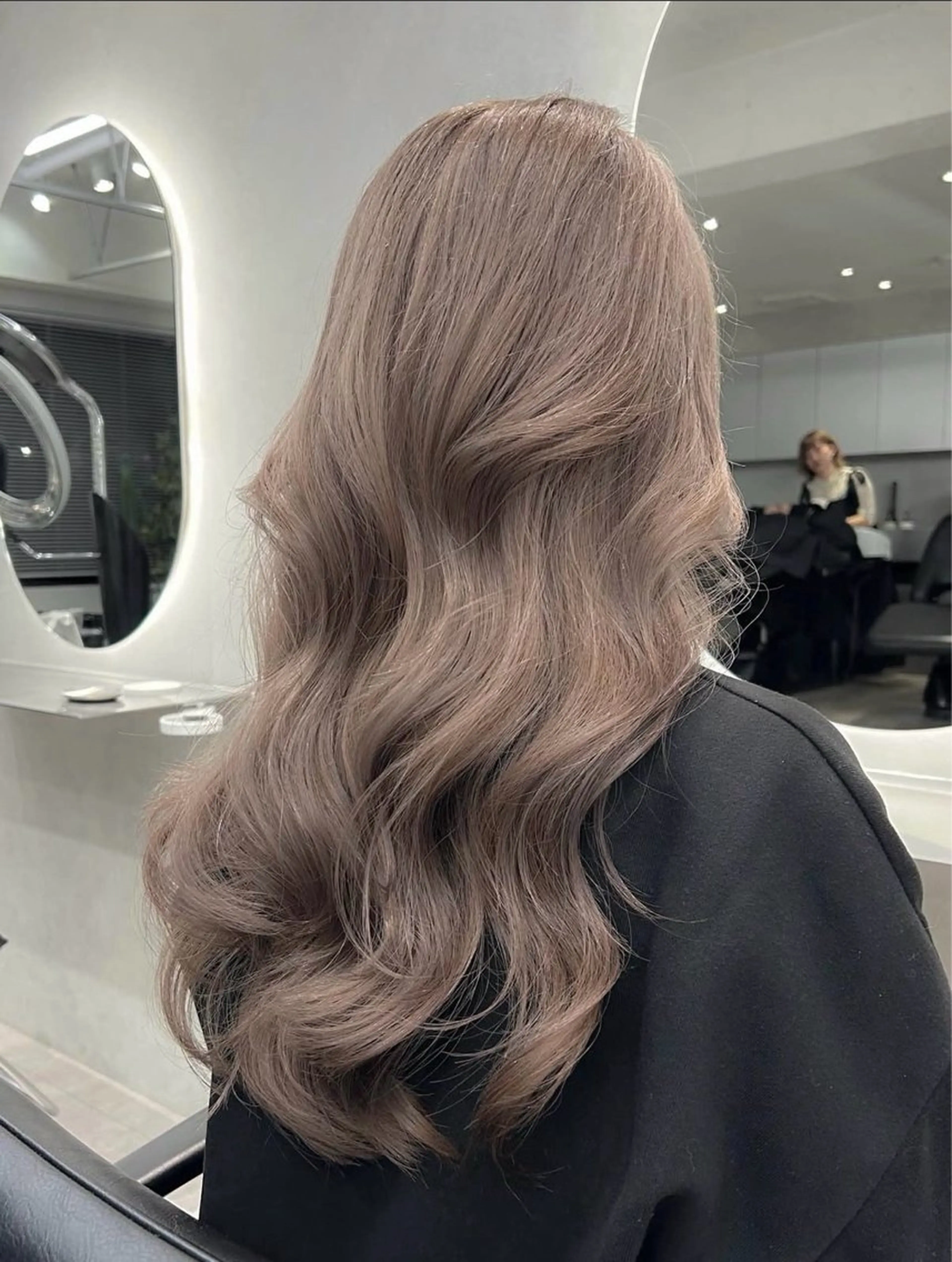 ロング カラー ベージュカラー ミルクティーベージュ ヘアカラー トリートメント 表参道/ハイライト バレイヤージュのヘアスタイル