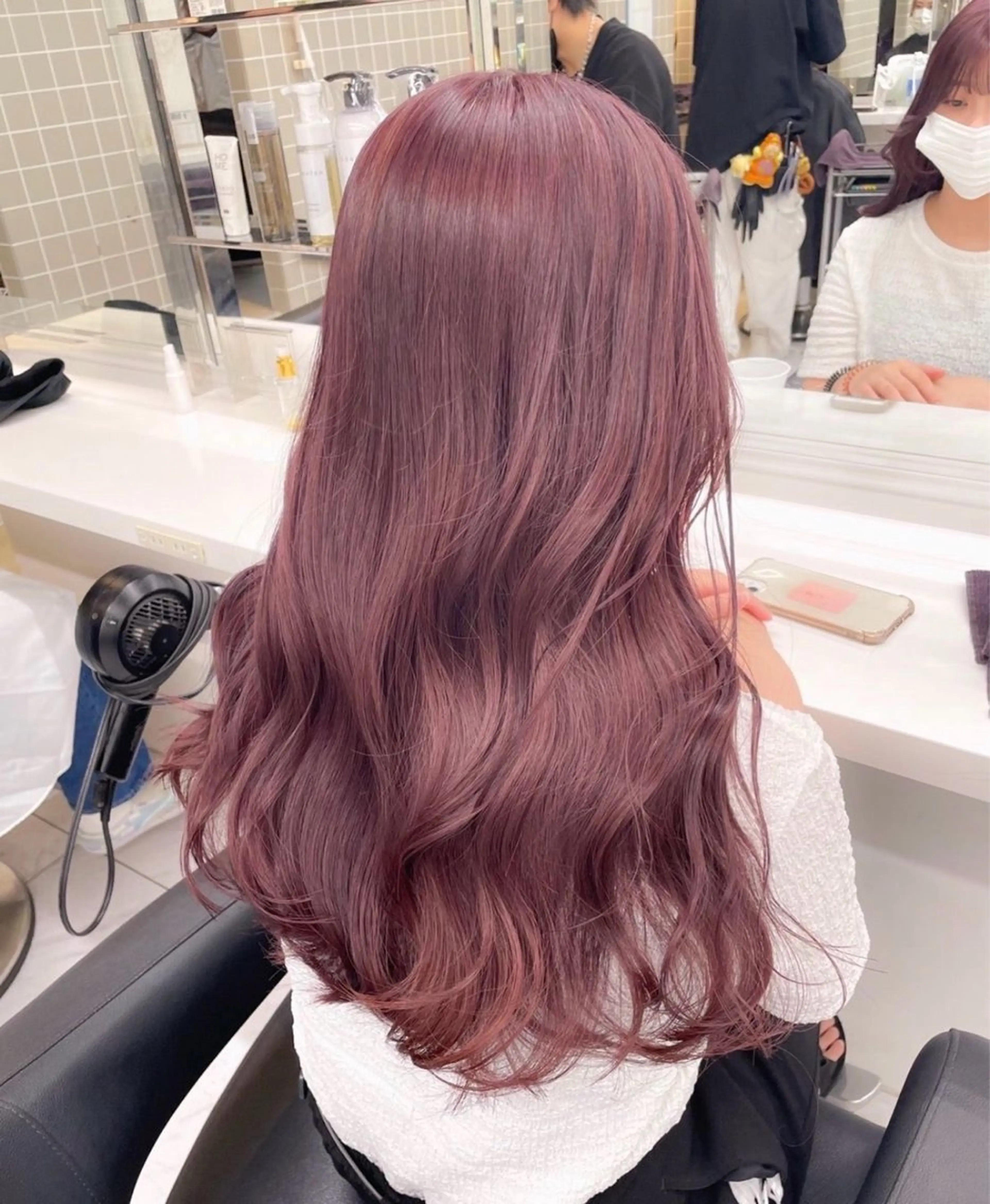 ロング カラー ヘアアレンジ ピンクカラー ヘアカラー ヘアセット 🫧モテる💗ダメー ジレスハイトーン🫧のヘアスタイル