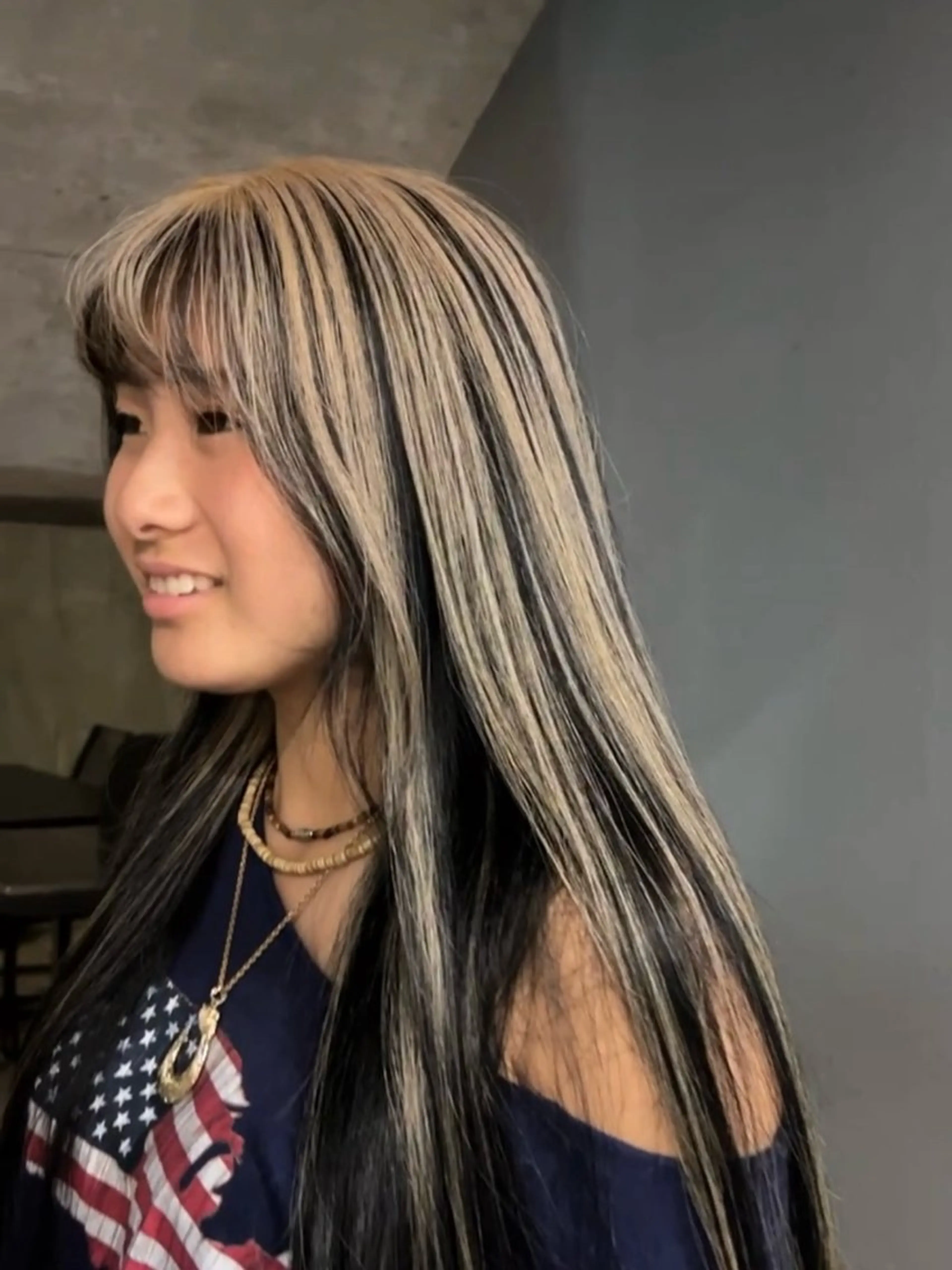 ロング ヘアカラー assort tokyo所属・Hiyo 海外レイヤーカットのヘアスタイル