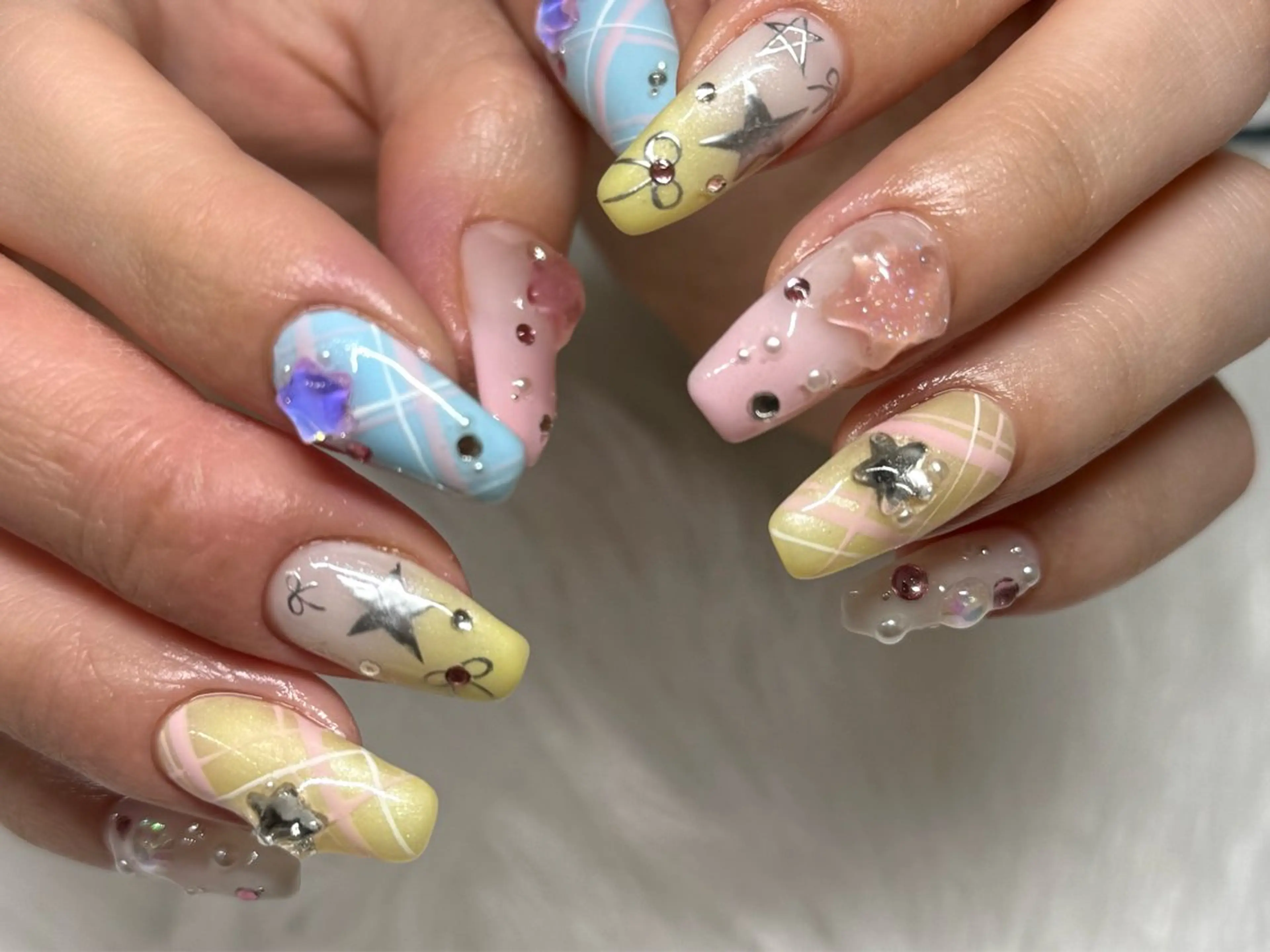 ネイル ハンドネイル 🌏AURORA | RiRi🪐のネイルデザイン