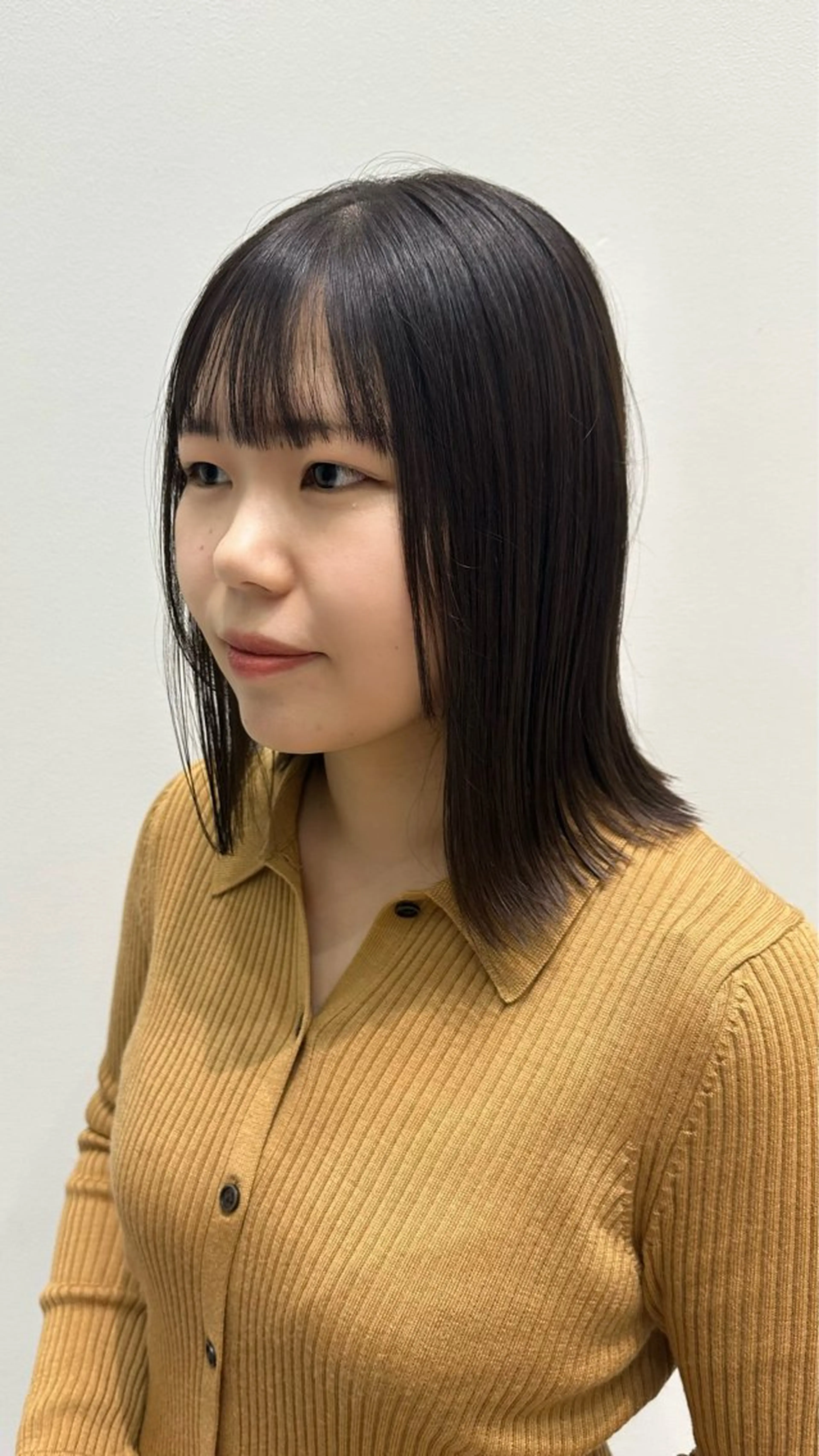 ミディアム カラー 切りっぱなしロブ recipe 黒木 彩那のヘアスタイル