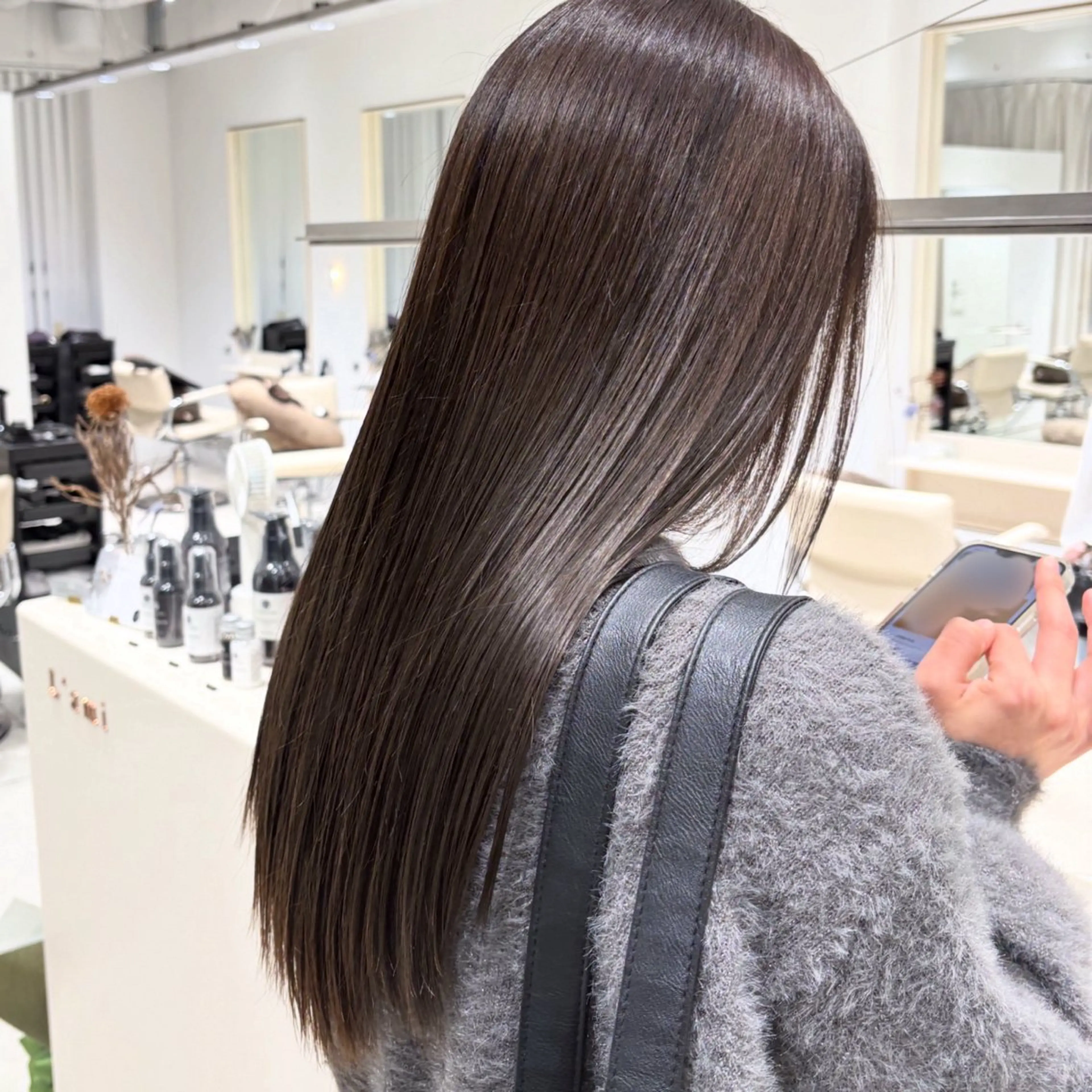 セミロング カラー アッシュ アッシュブラウン アッシュグレー アッシュグレージュ ブラウンカラー ヘアカラー トリートメント ヘッドスパ ヘアセット カジュアルを女っぽく 𝗮𝘆𝗮𝗰𝗼のヘアスタイル