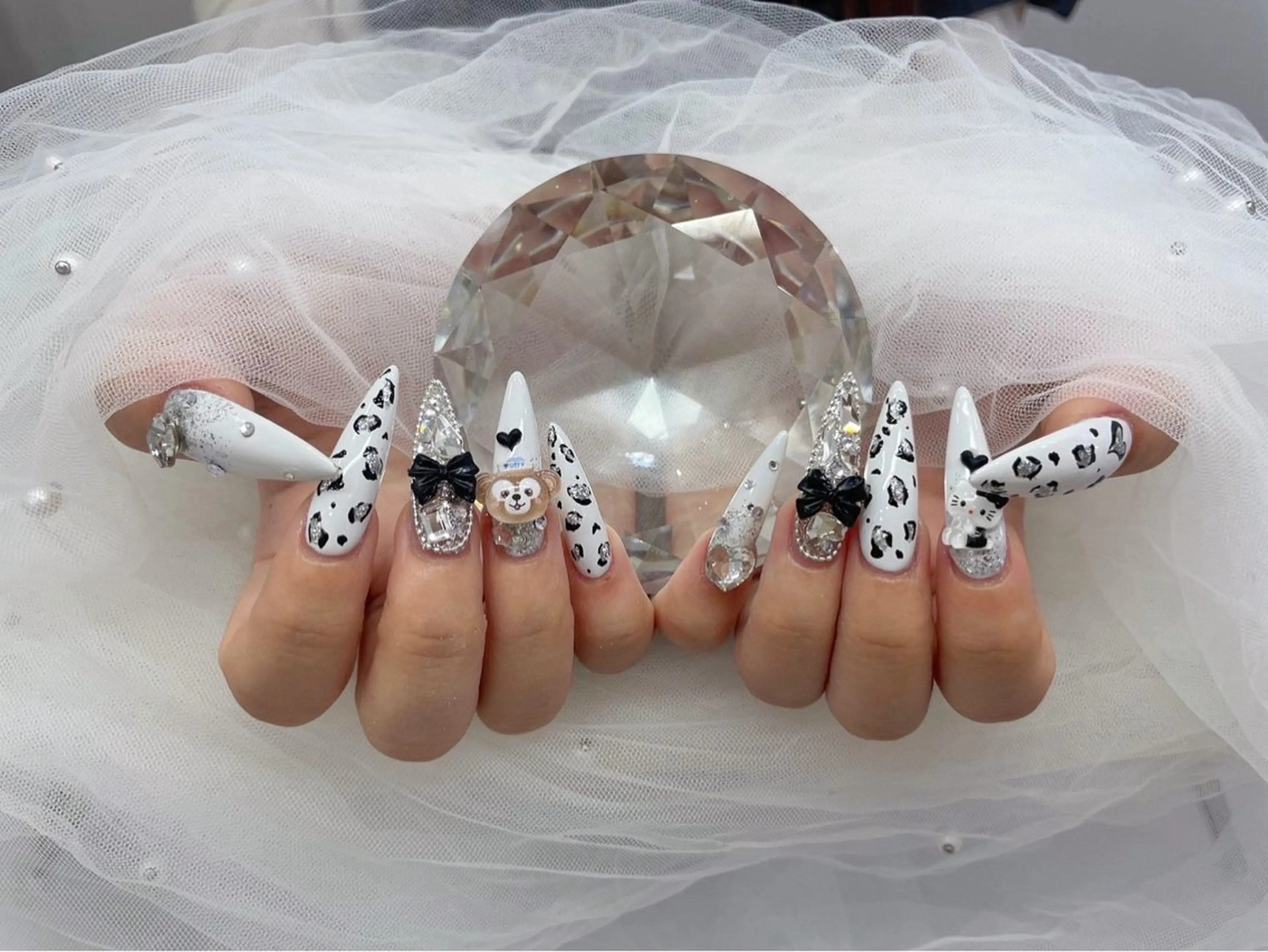 ネイル アートネイル オーロラネイル チークネイル 長さ出し フットネイル ハンドネイル ハンドケア Mio_ Noiranailのネイルデザイン