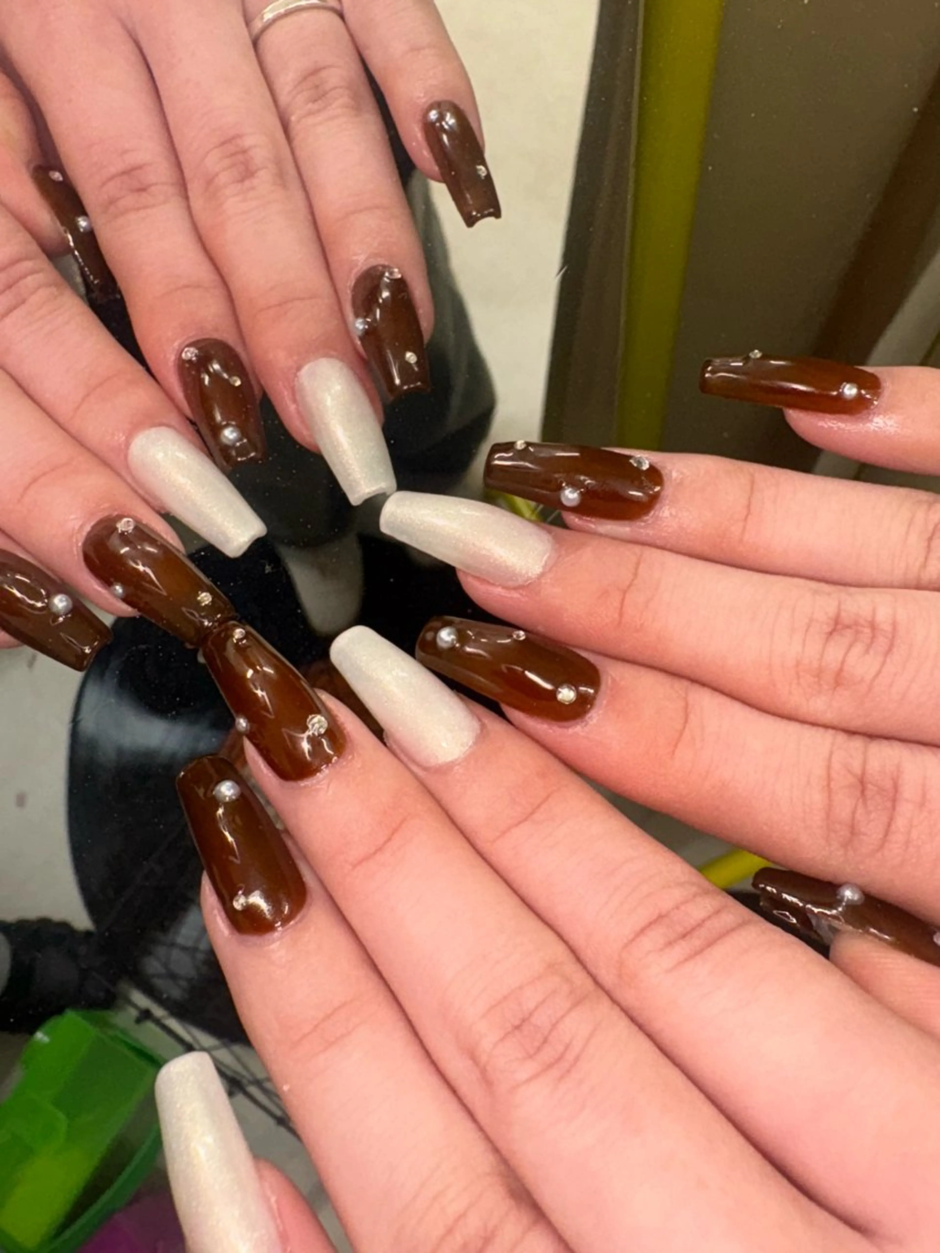 ネイル ワンカラーネイル ストーンネイル ハンドネイル 33nail✴️栄 スミレ❇️Gel-xのネイルデザイン