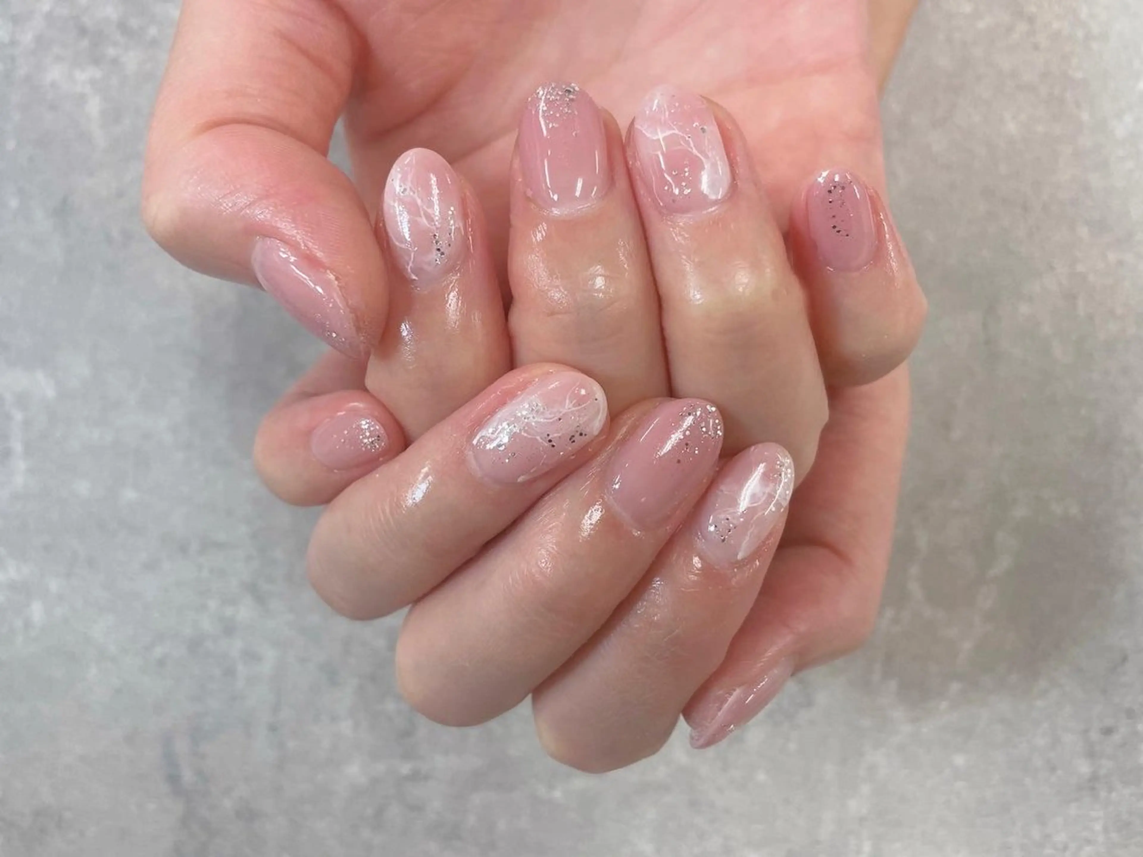 ネイル グラデーション ラメ(グリッター) 大理石ネイル(マーブル) ピンク ハンドネイル foglia❁﻿. ⌇﻿imamuraのネイルデザイン