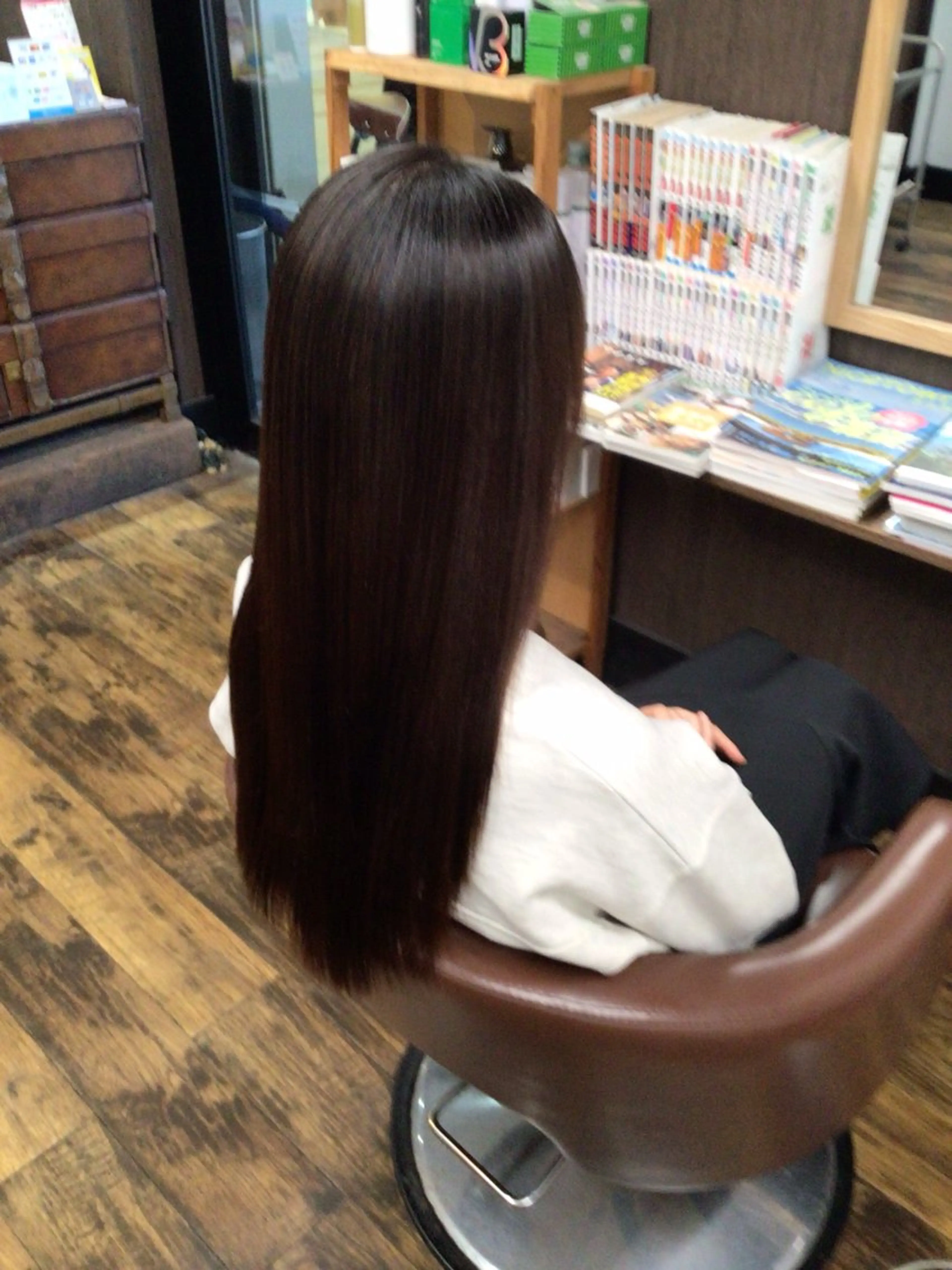セミロング カット 縮毛矯正 トリートメント 香川 裕基のヘアスタイル