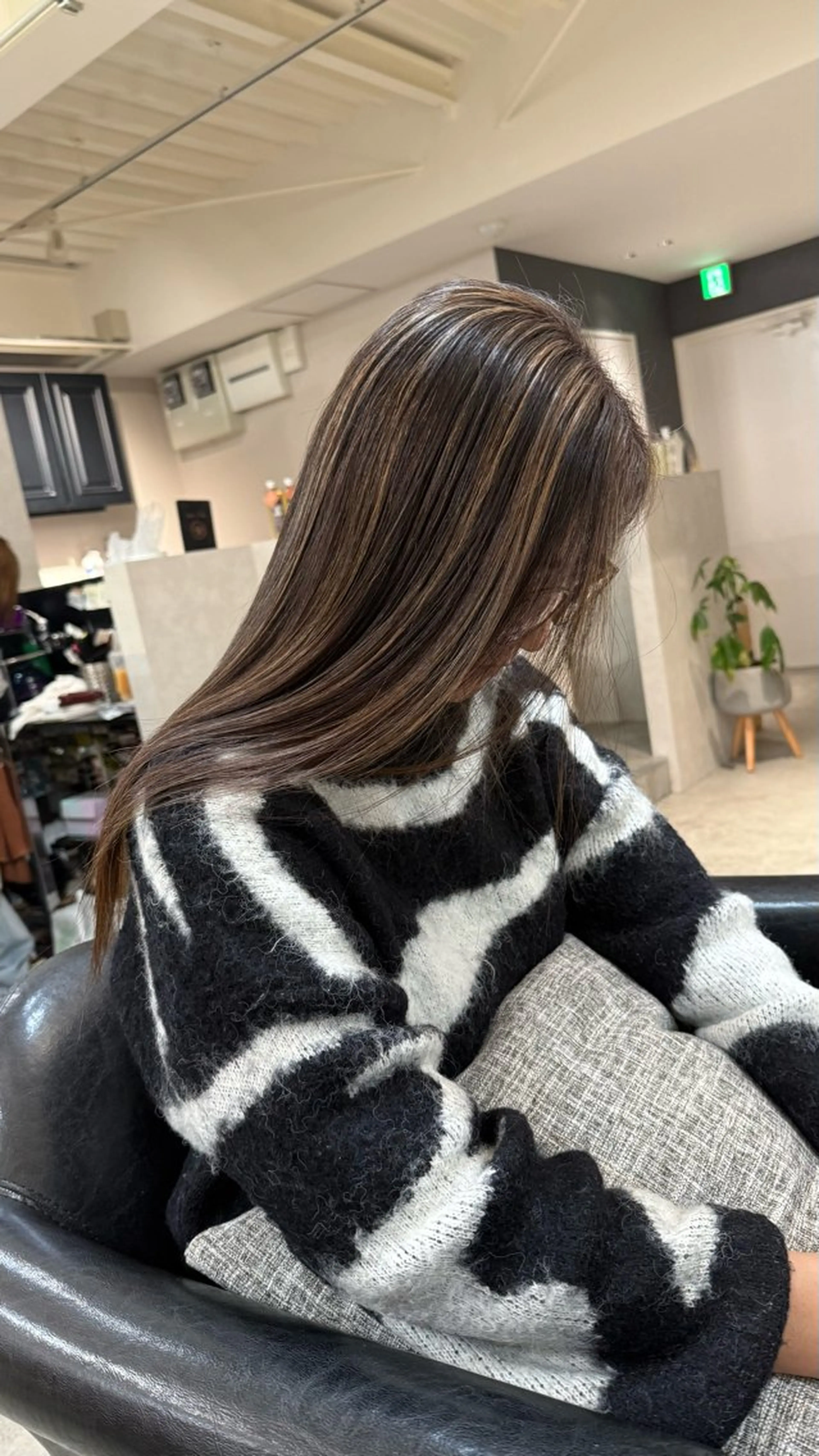 ロング カラー バレイヤージュモデル 募集👒ヨンスクのヘアスタイル
