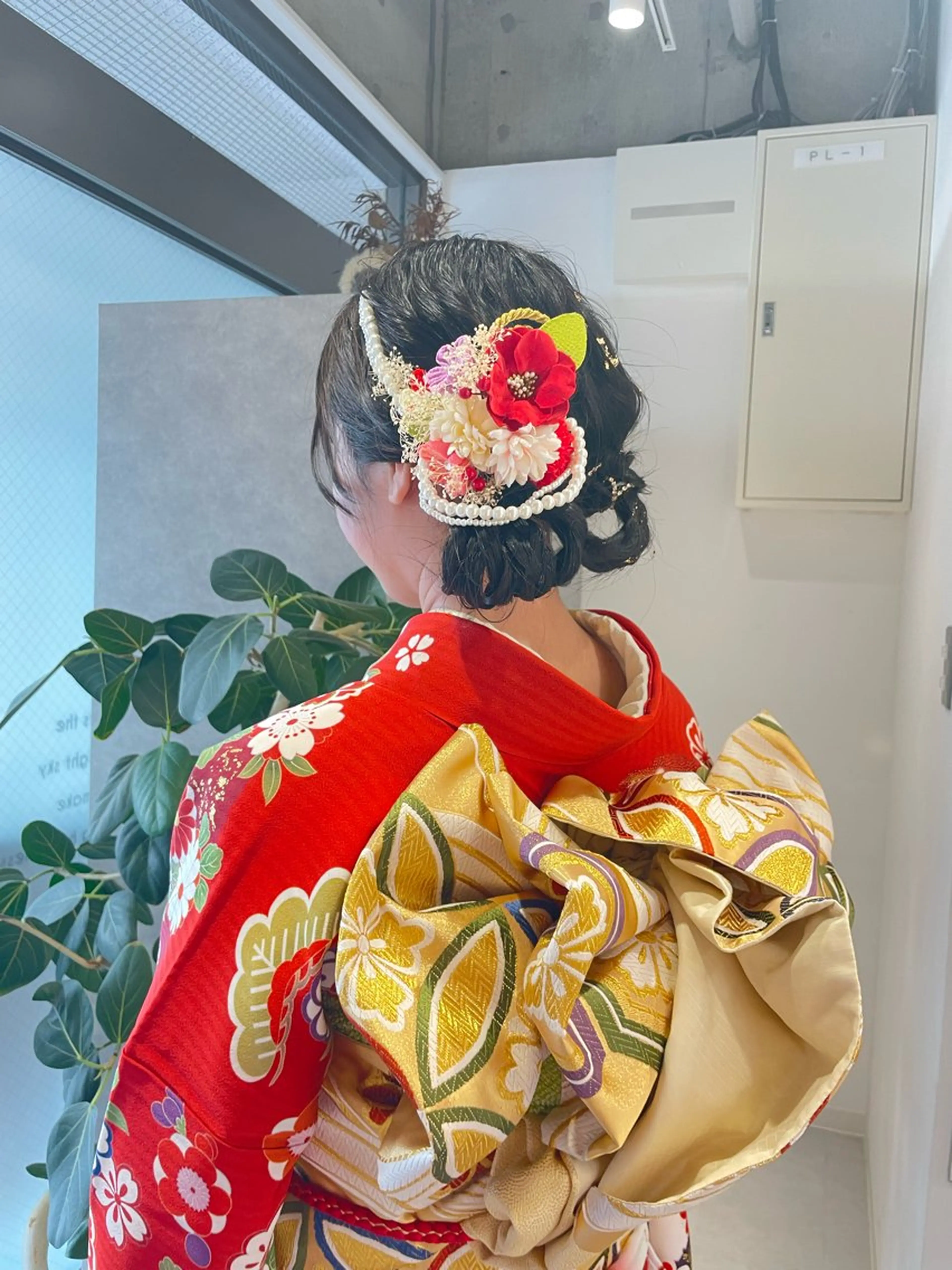 セミロング ダブルカラー,透け カラーHINARIのヘアスタイル