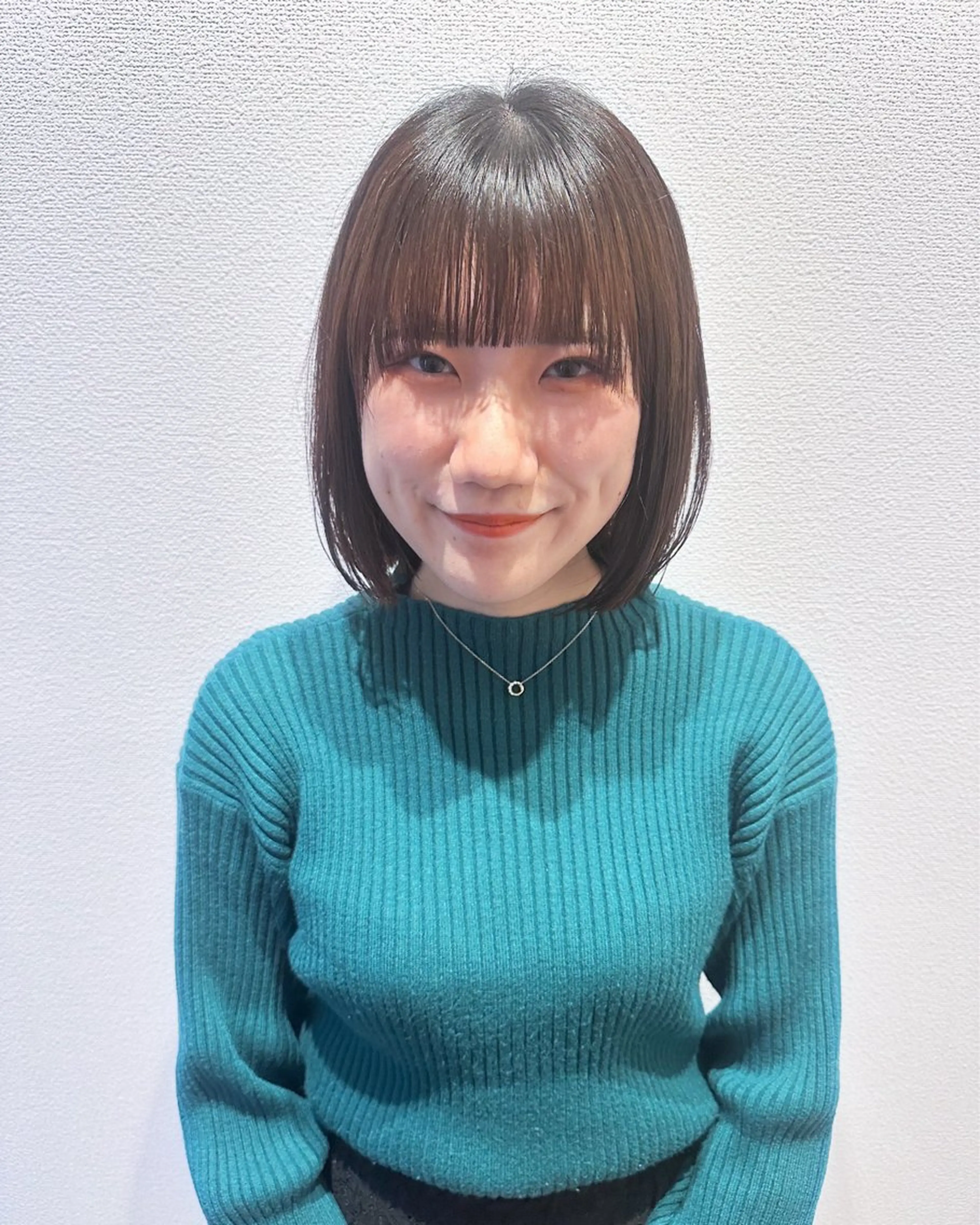 ショート ボブ 小顔カット ぱる/透明感カラー パーマ/カットのヘアスタイル