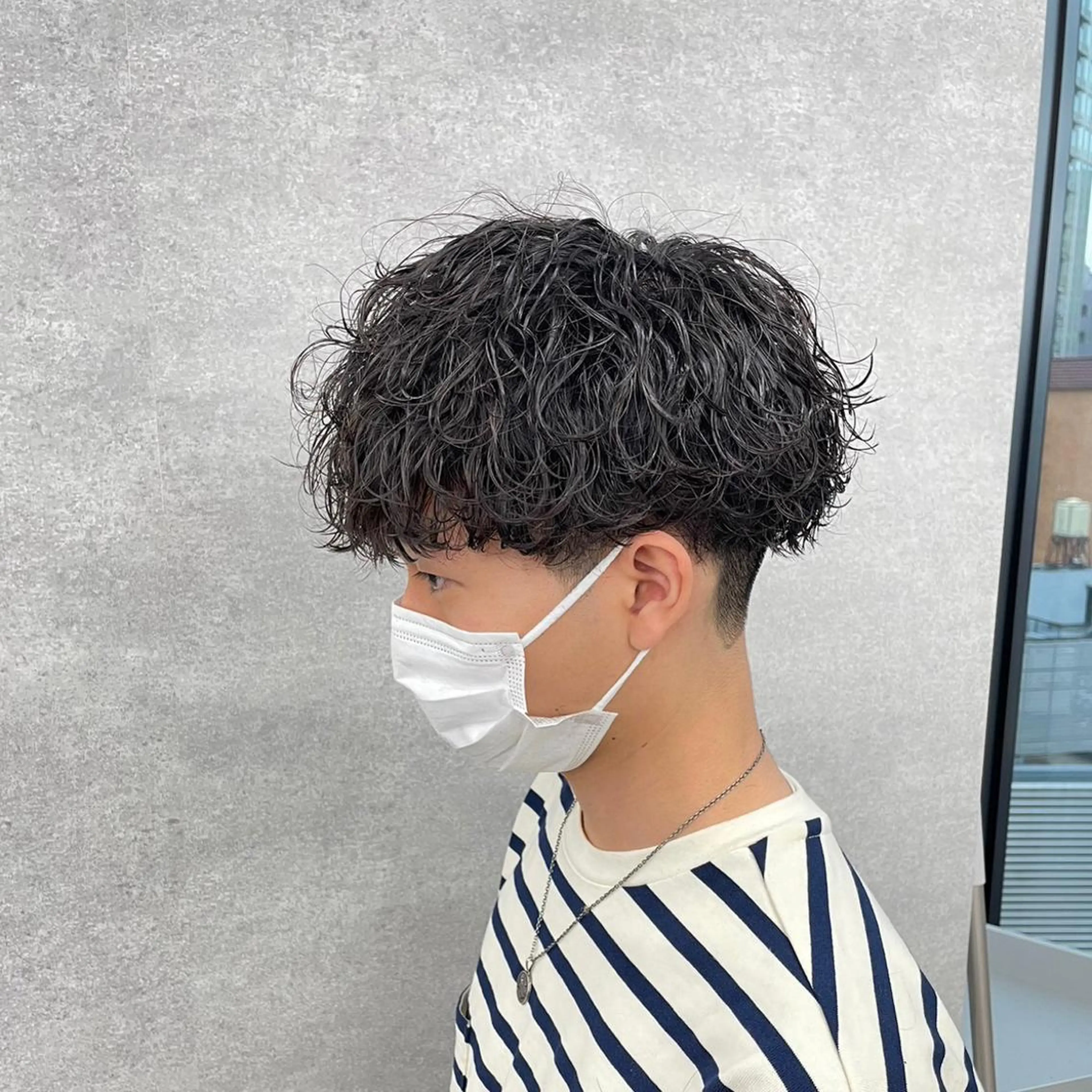 ショート カラー パーマ ヘアアレンジ メンズ キッズ ネイル マツエク・マツパ アイブロウ センターパート メンズ韓国風 メンズパーマ プードルパーマ スパイキーショート 仕上がり満足度No. 1🔥BLUCK🔥のヘアスタイル