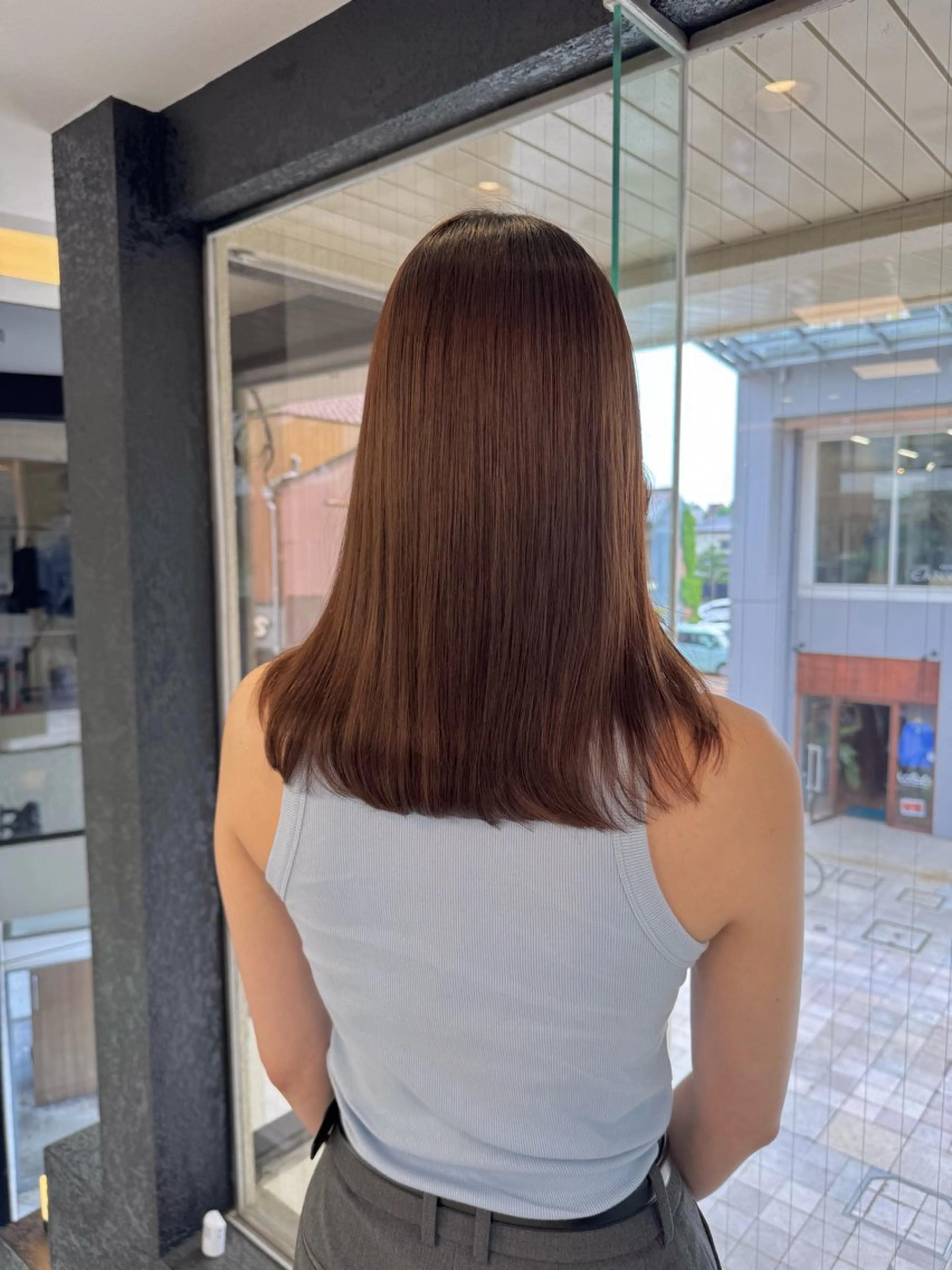 ミディアム カラー パーマ ベージュカラー オリーブベージュ 酸性ストレート ストレートパーマ ヘアカラー トリートメント ナチュラルに目を惹く デザイン/KOHNOのヘアスタイル