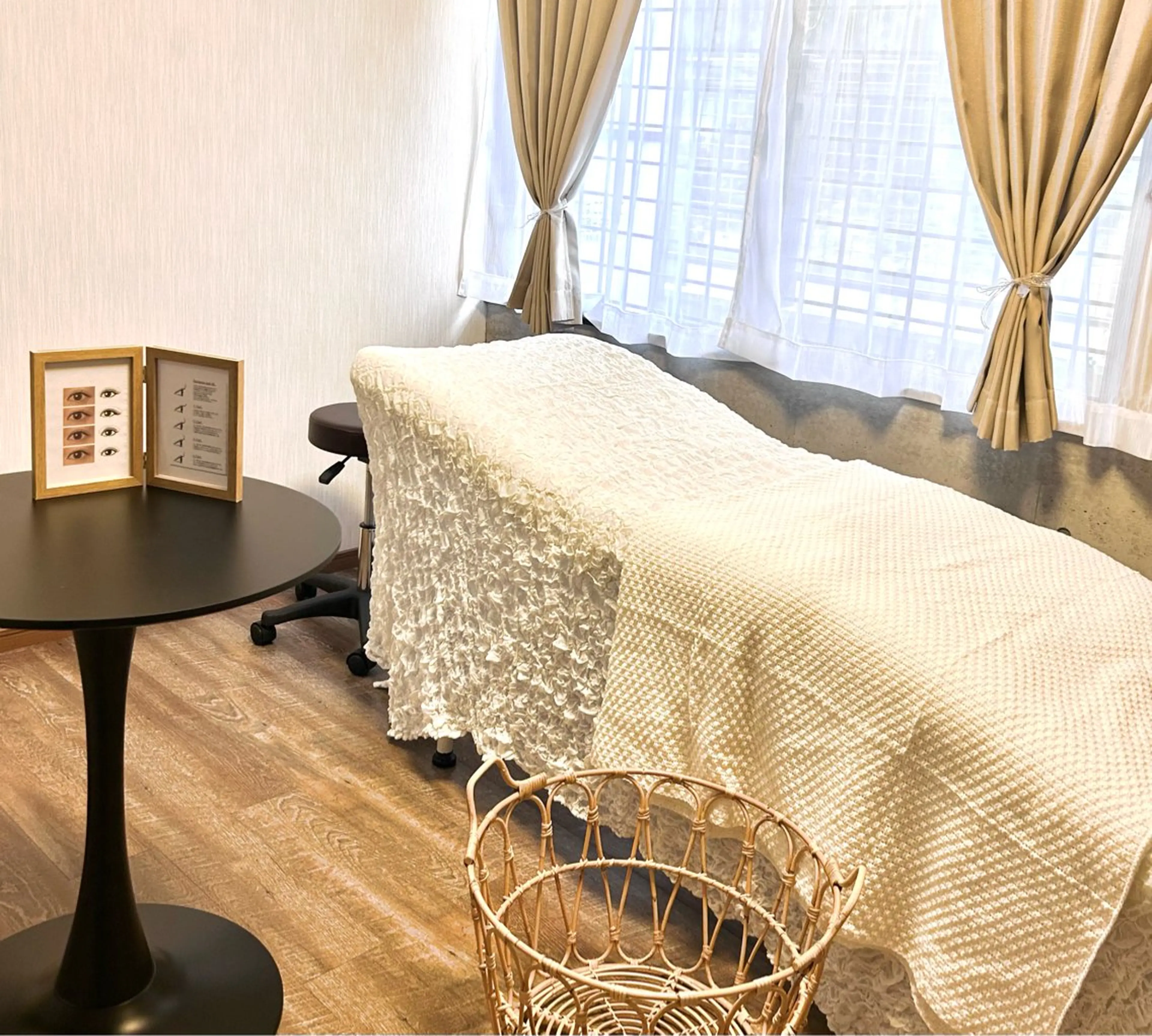 眉毛waxスタイリング(メイク仕上げ付)＋まつ毛パーマorパリジェンヌの写真