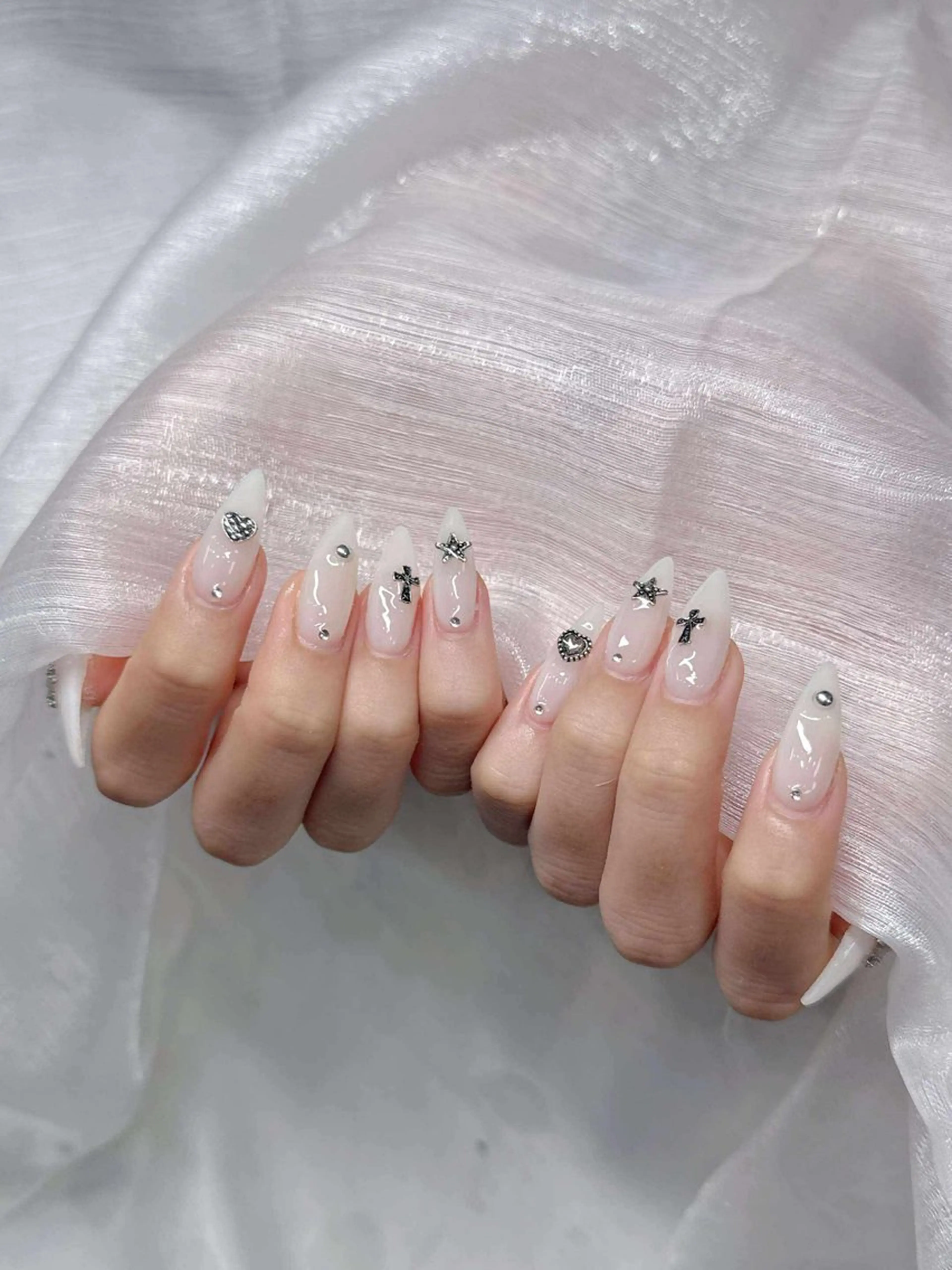 ネイル ハンドネイル Lee Nailsのネイルデザイン