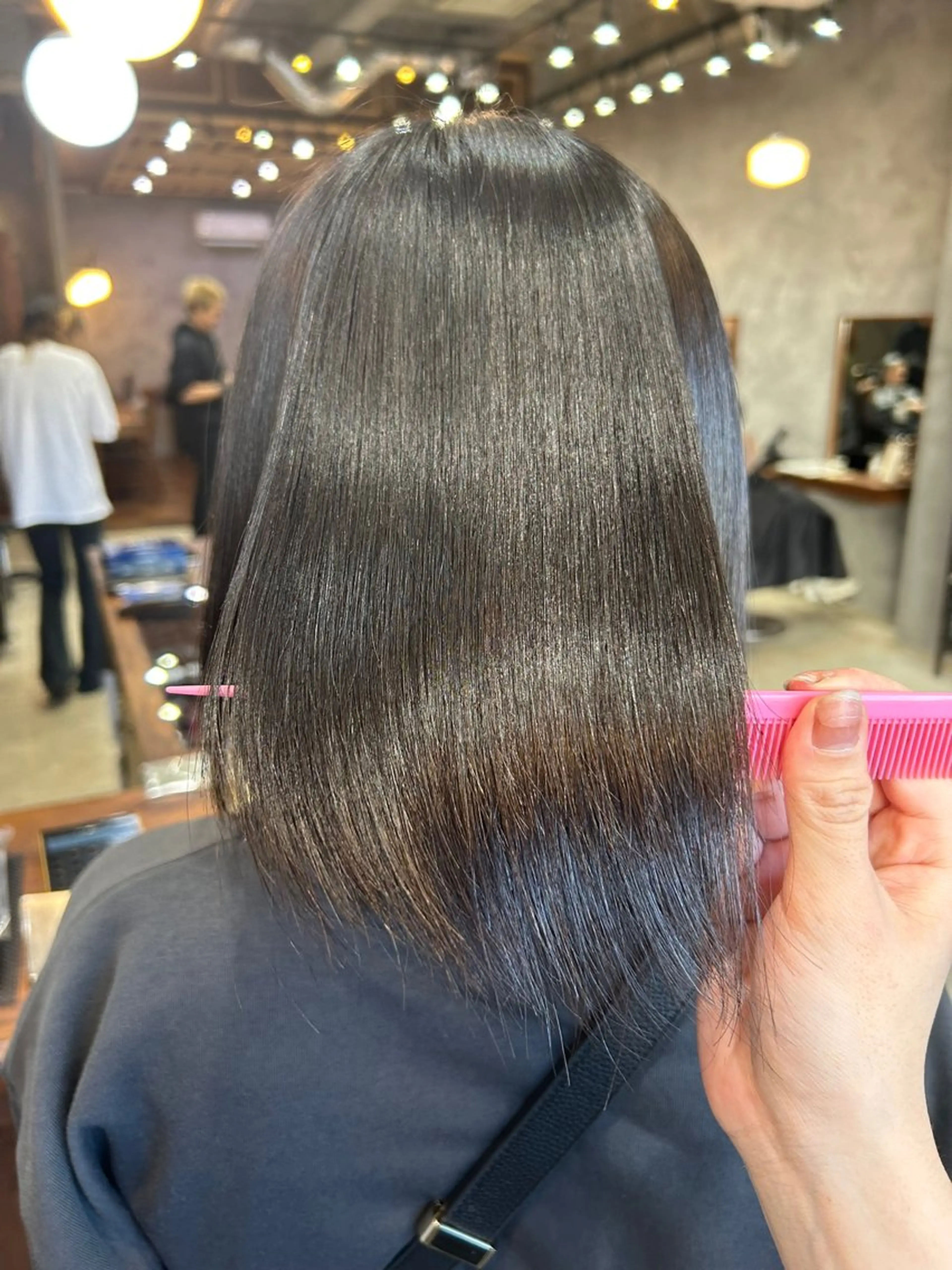 ミディアム 竹川菜海 レイヤーカットのヘアスタイル