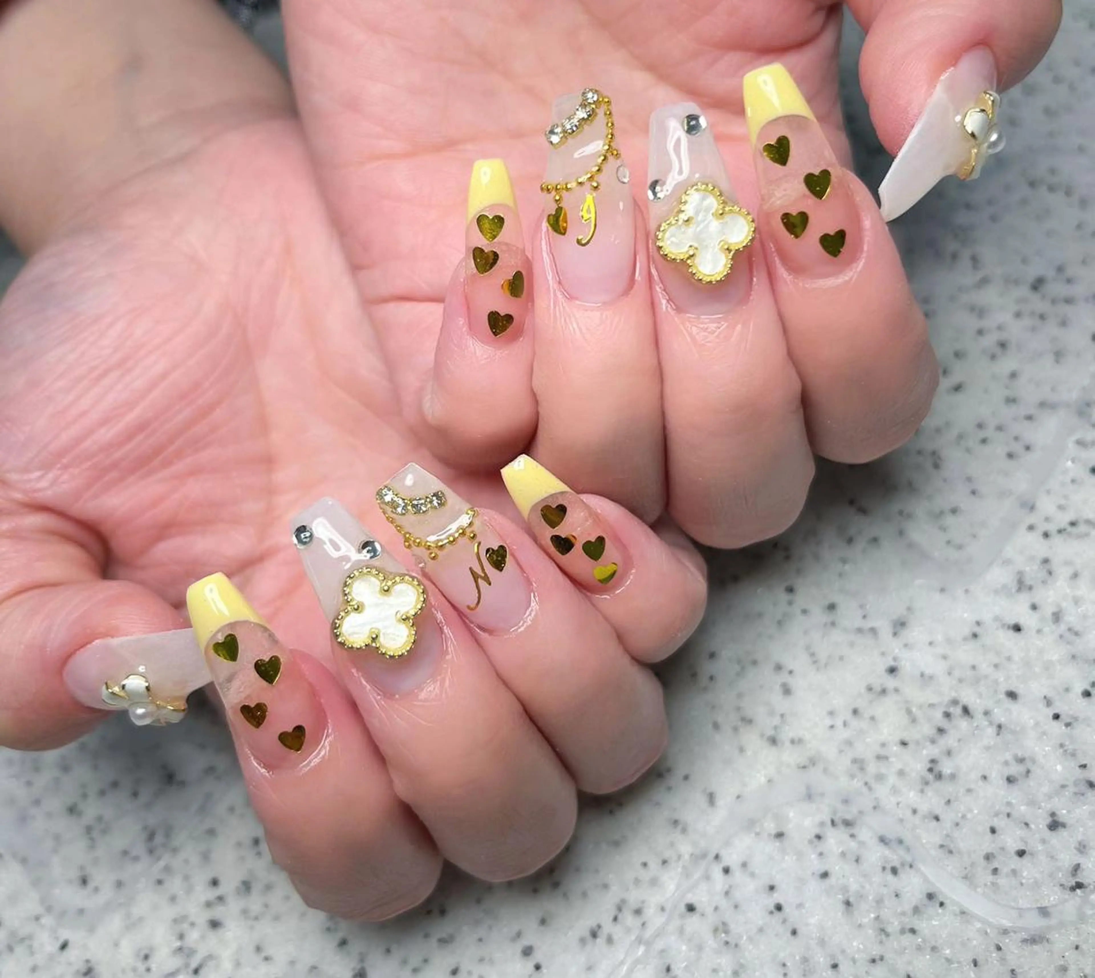 ネイル アートネイル 長さ出し ネイルチップ Queens ゲンのネイルデザイン