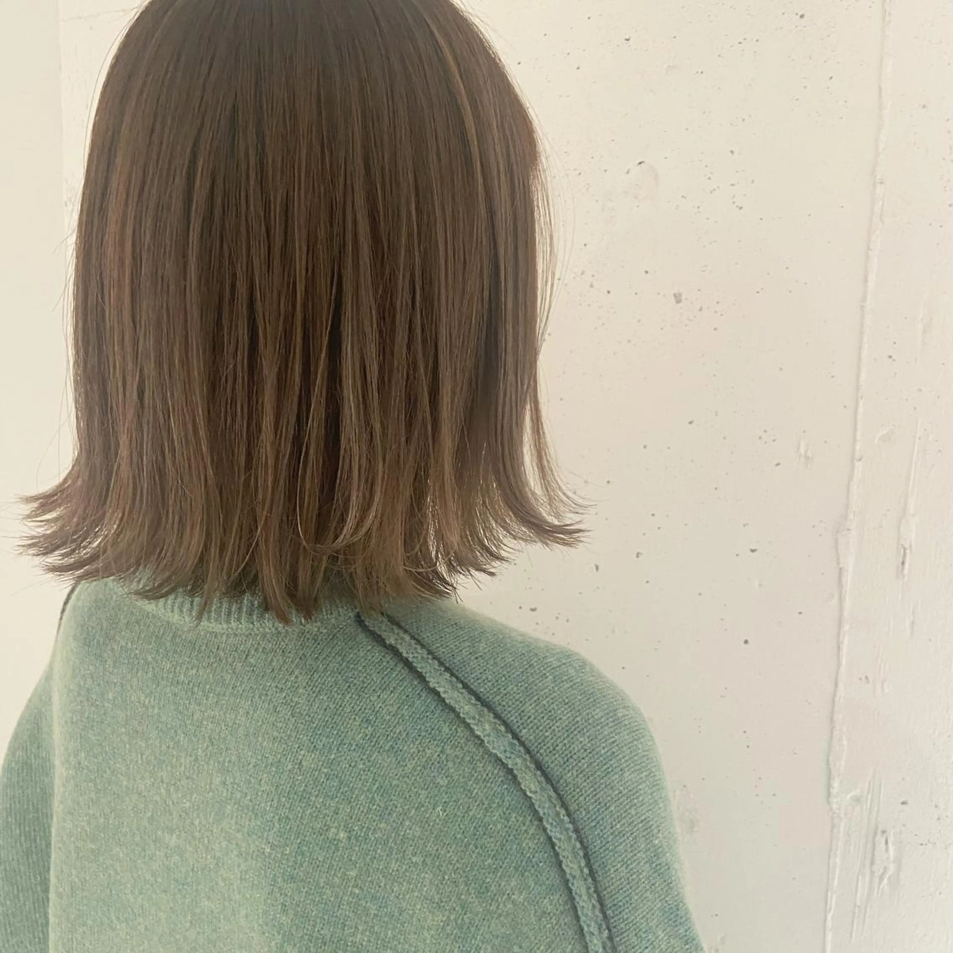 ミディアム カラー ベージュカラー グレージュ ハイトーンカラー 外国人風カラー カジュアルを女っぽく 𝗮𝘆𝗮𝗰𝗼のヘアスタイル