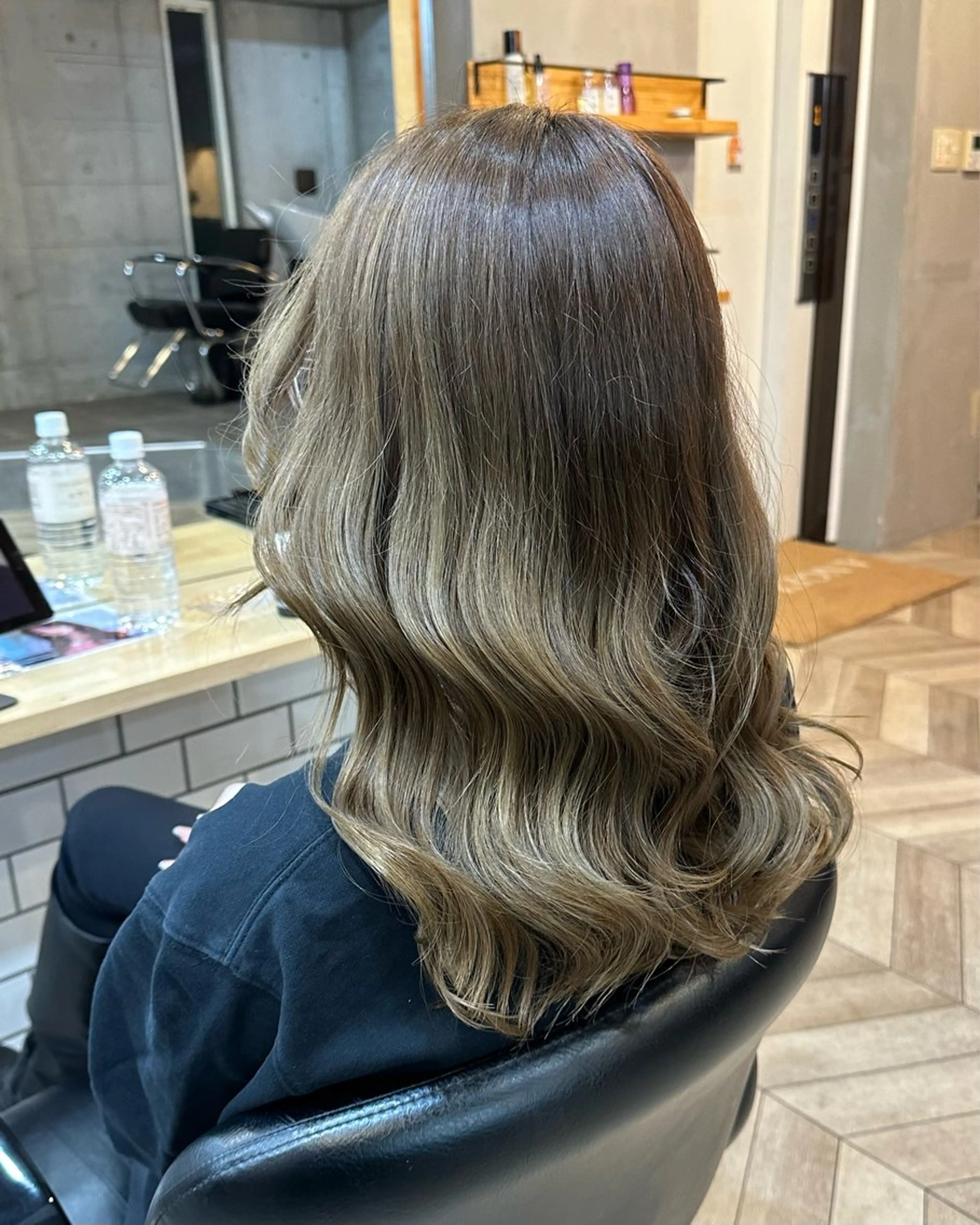 カラー アッシュ ベージュカラー カット ヘアカラー Angelica 内海  遥奈のヘアスタイル