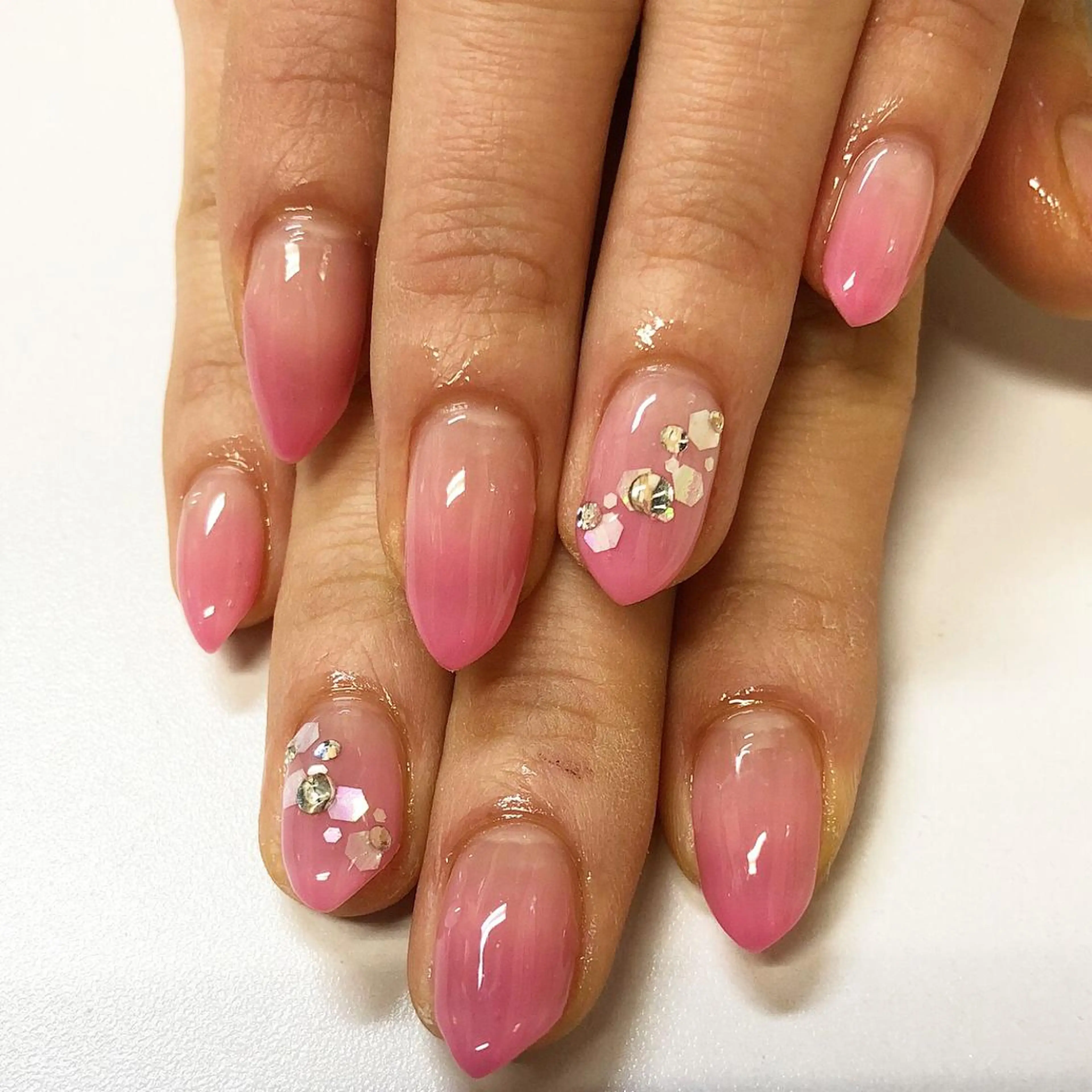 ネイル マツエク・マツパ カラーマツエク グラデーション ピンク esNail&eye イーズネイル＆アイのネイルデザイン