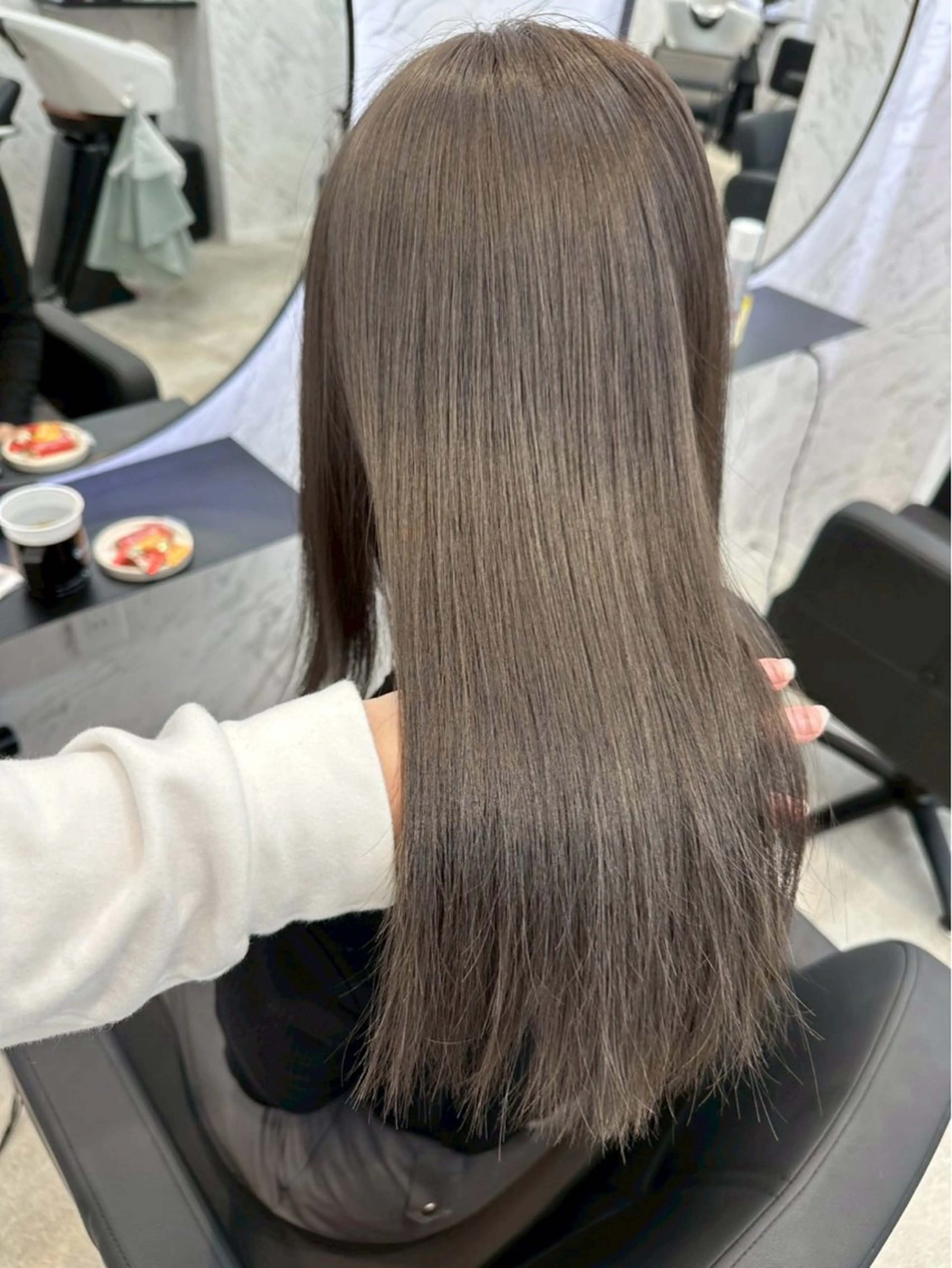 カラー ブリーチ ブラウンカラー 透明感カラー グレージュ ブリーチなしカラー ⋆✦ Leon カット¥1100のヘアスタイル