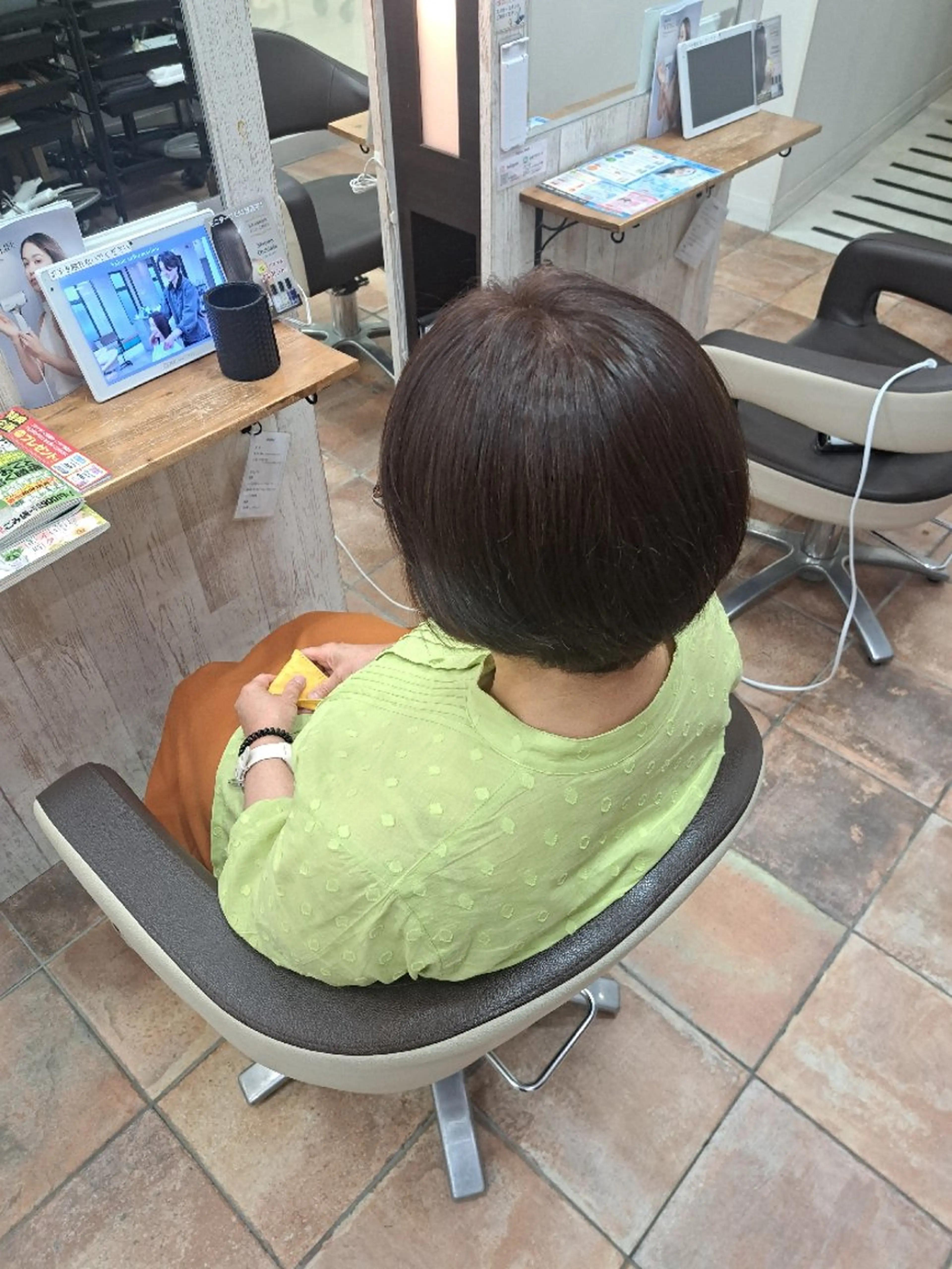 ショート カラー 上田 真菜美のヘアスタイル