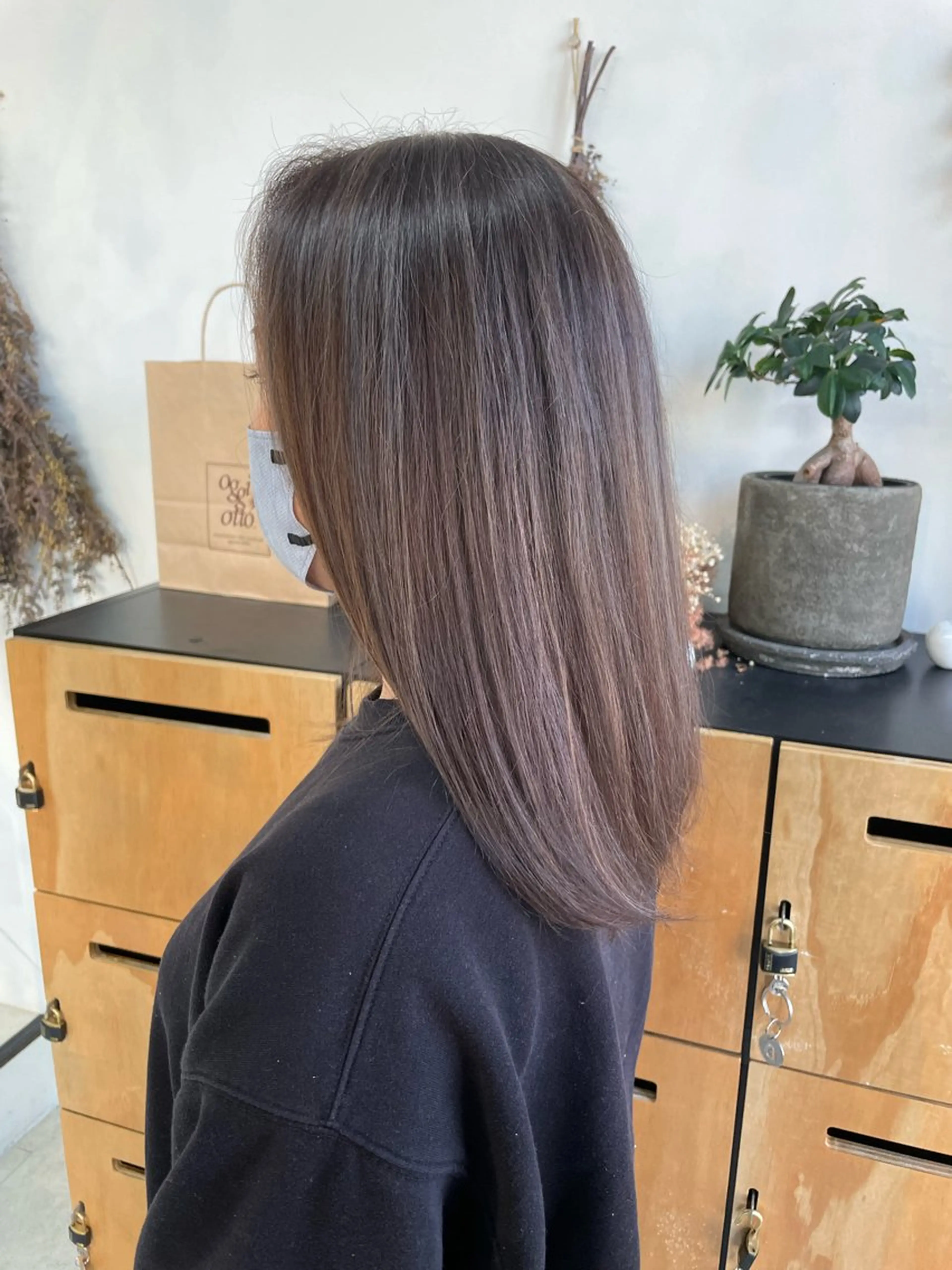 セミロング カラー アッシュ ベージュカラー 透明感カラー ハイライトカラー ハイライト ヘアカラー noa.所属・🎨カラー専門家🎨 チャーリーのヘアスタイル