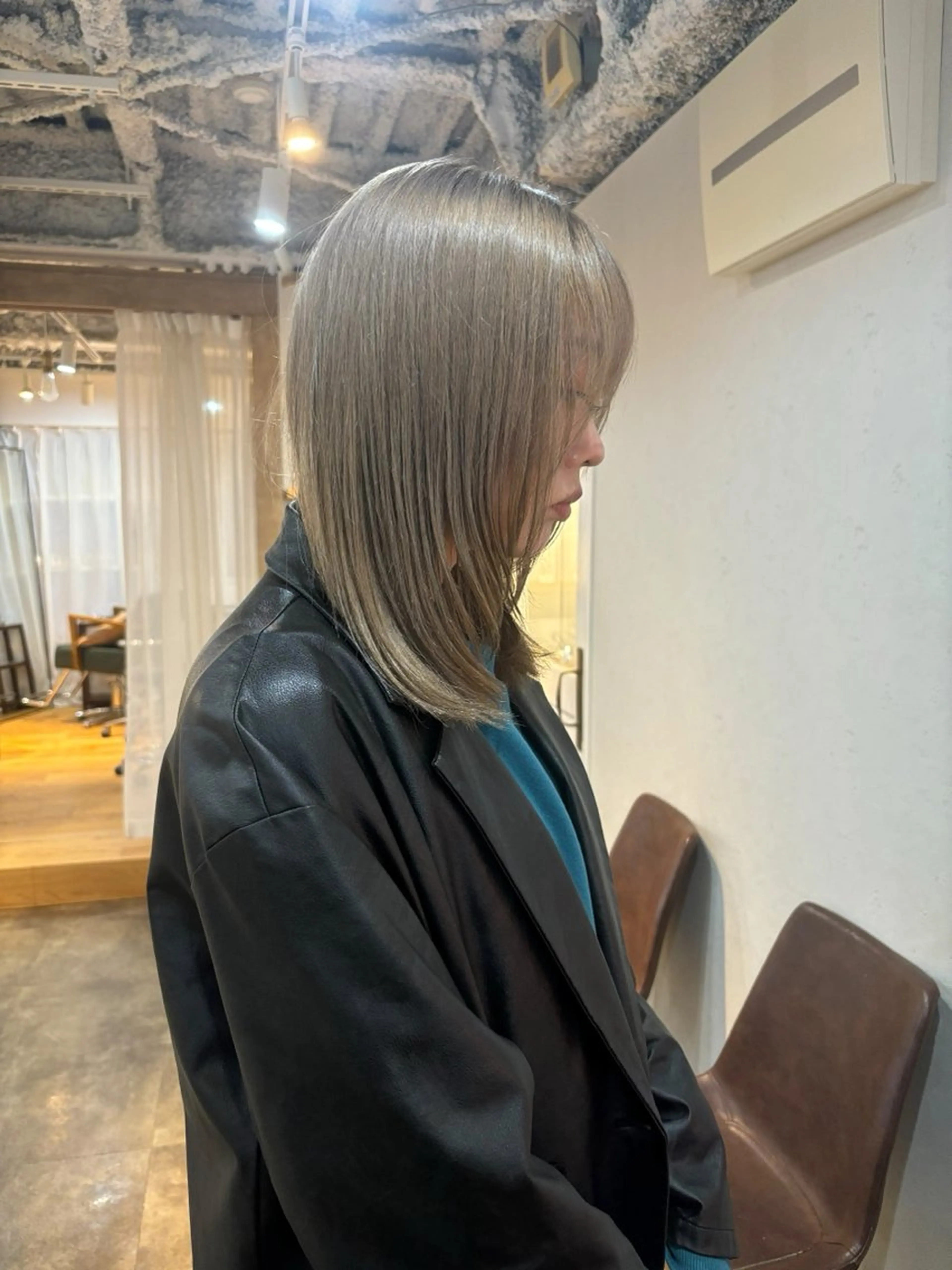 ミディアム カラー 透明感カラー グレージュ レイヤーカット 林　蓮／レイヤー ／透明感カラーのヘアスタイル