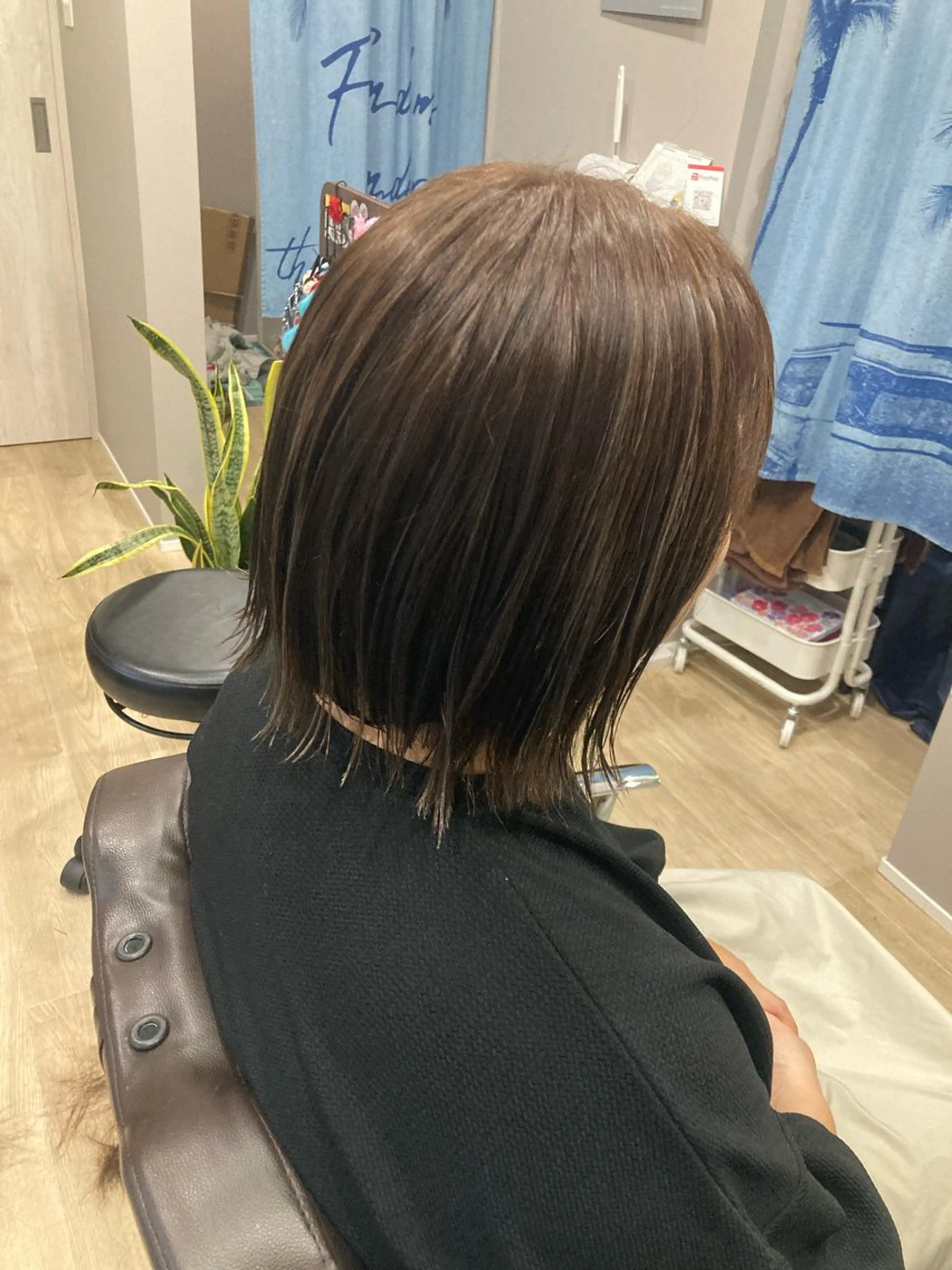 ミディアム 外ハネヘア Hair room Leaのヘアスタイル