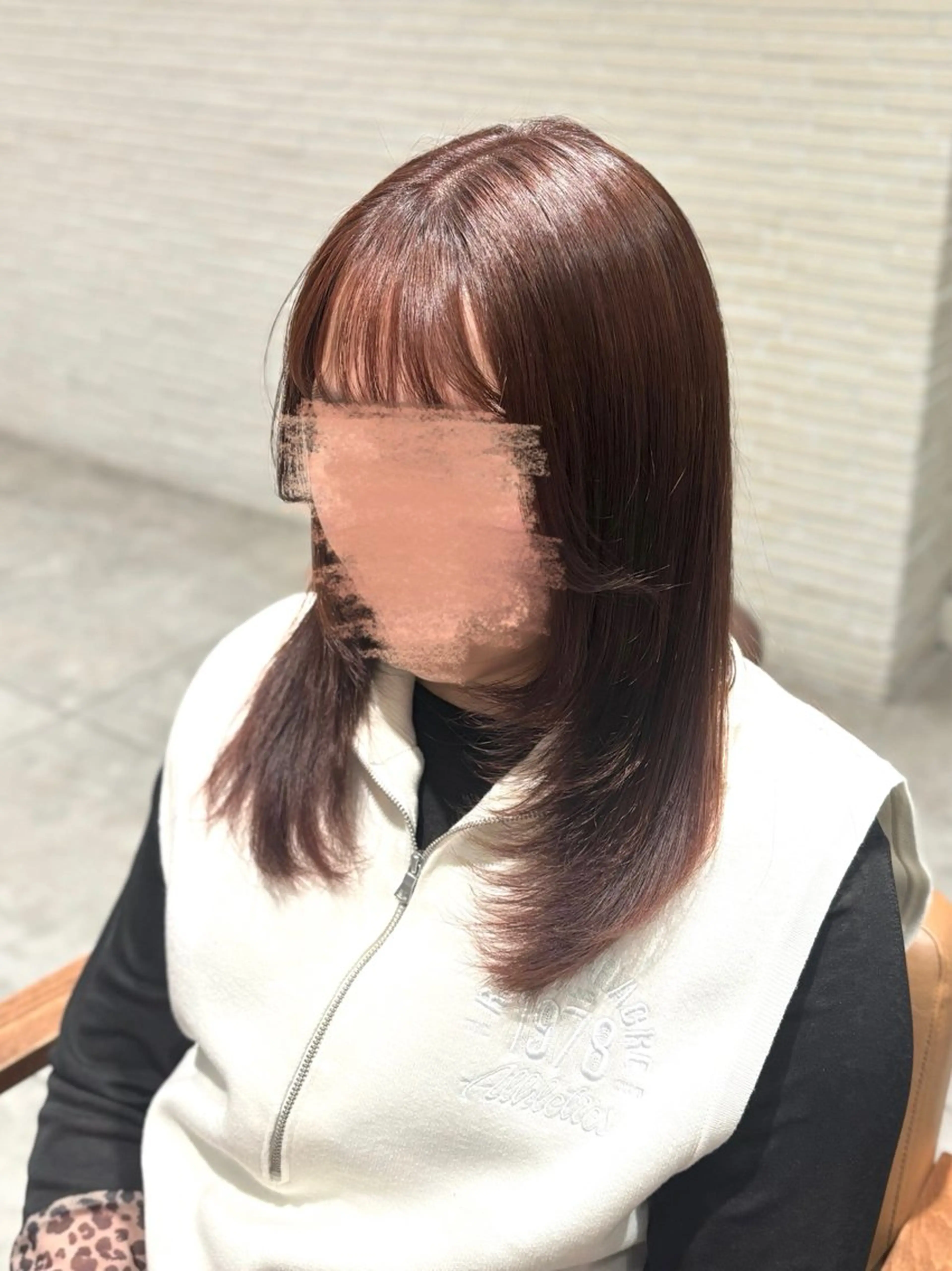 ミディアム カラー 顔まわりレイヤー 顔周りカット レイヤーカット 新谷 春日のヘアスタイル