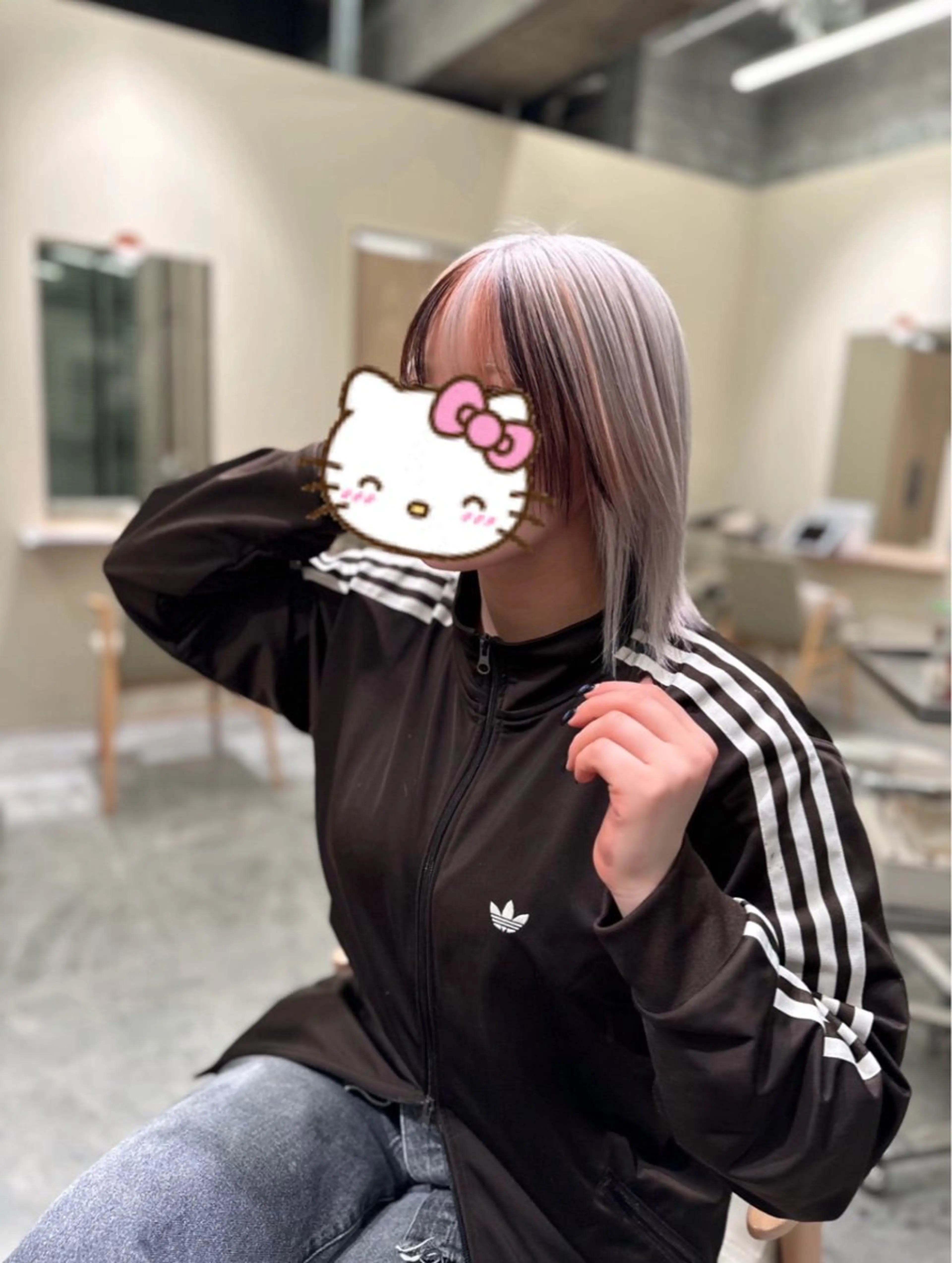 ショート GEM YURI ハイトーンカラーのヘアスタイル